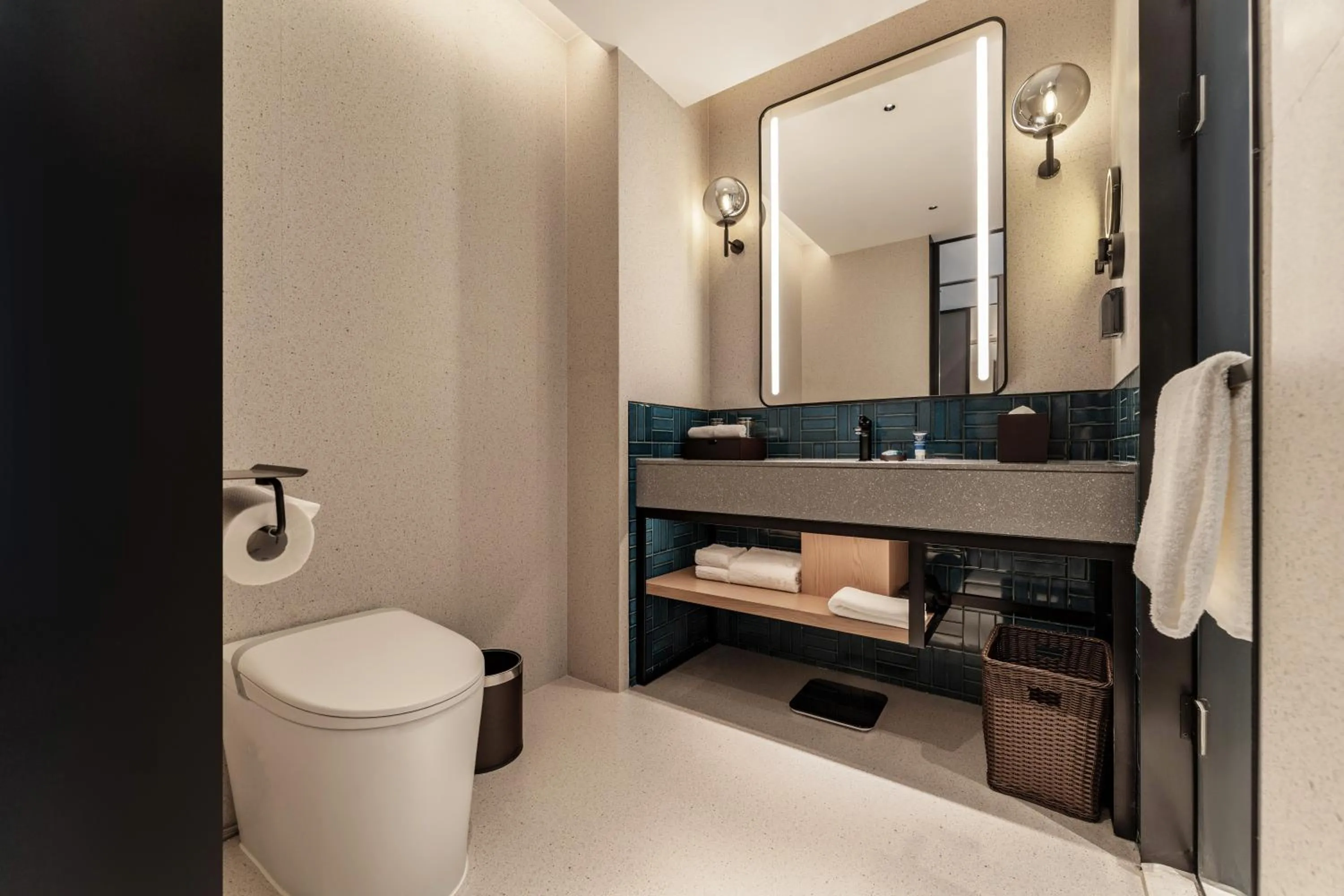 Toilet in Four Points by Sheraton Chongqing