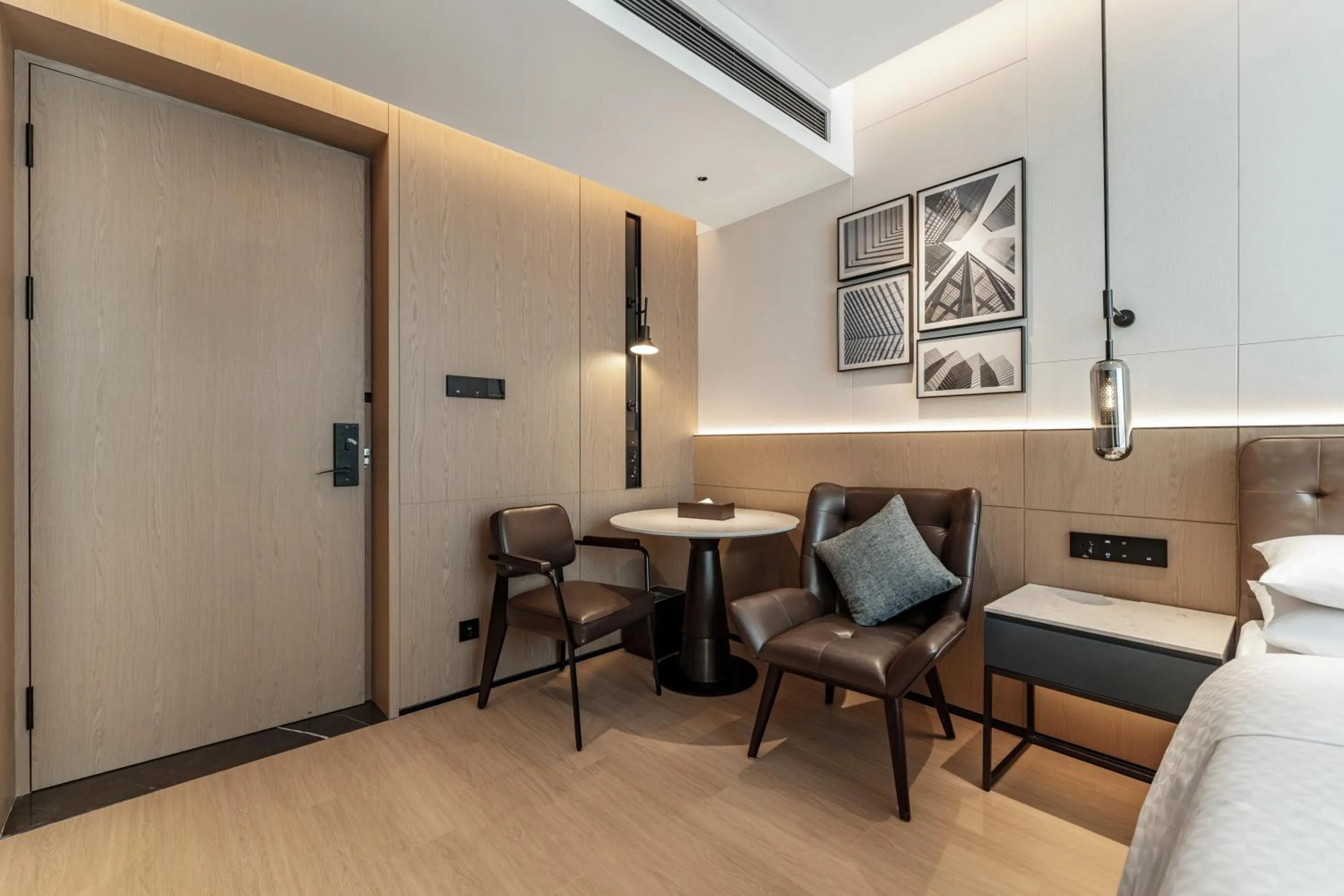 Seating area, Bed in Four Points by Sheraton Chongqing