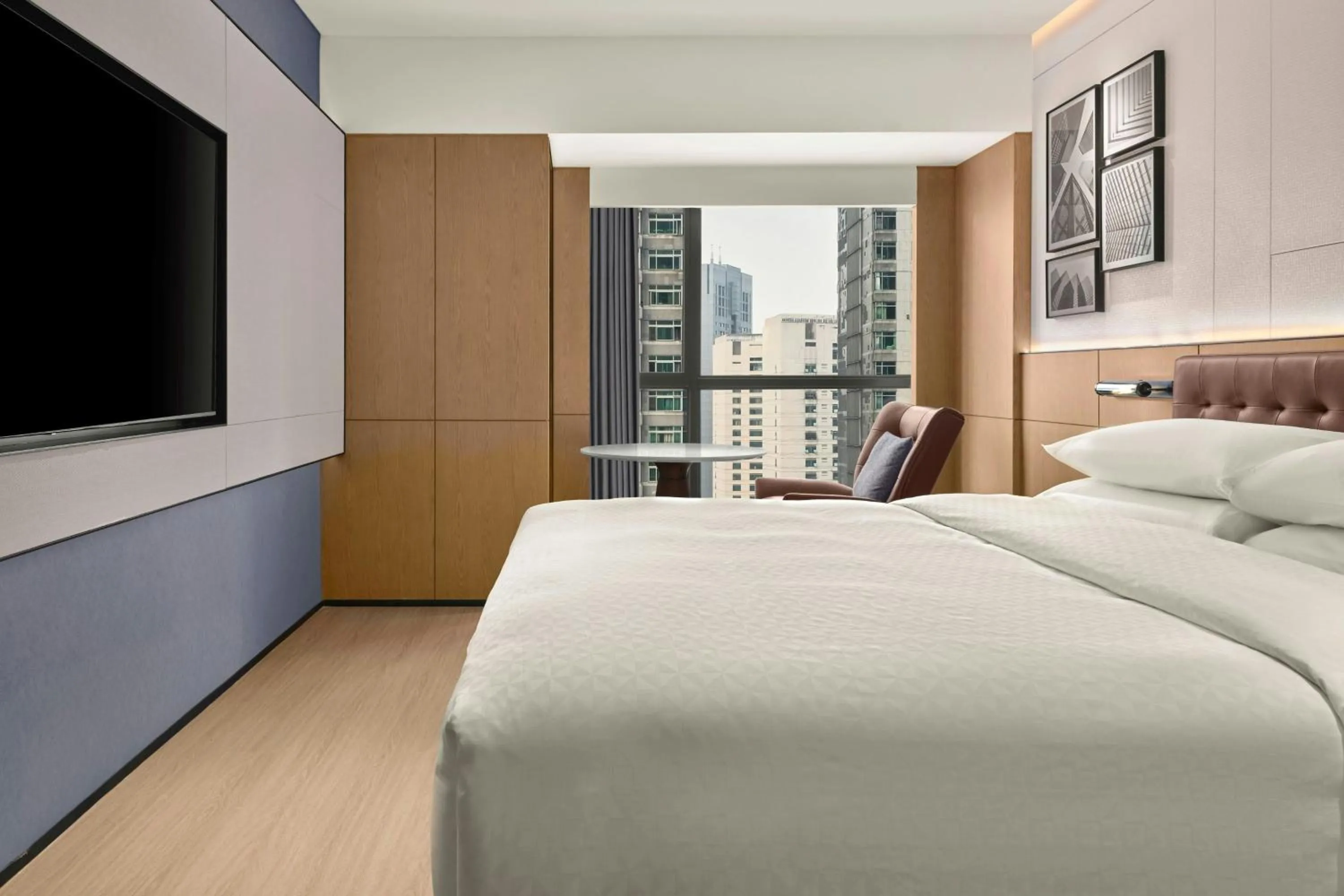 Photo of the whole room, Bed in Four Points by Sheraton Chongqing