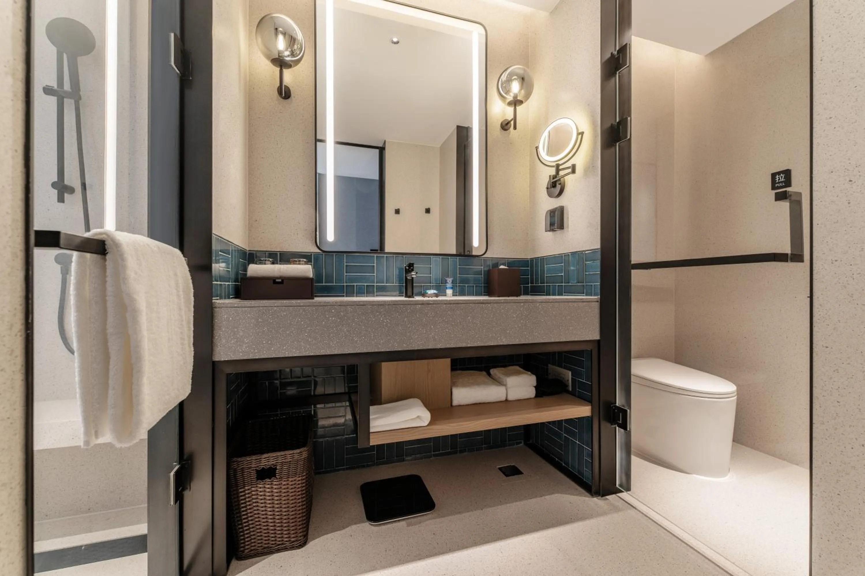 Toilet in Four Points by Sheraton Chongqing