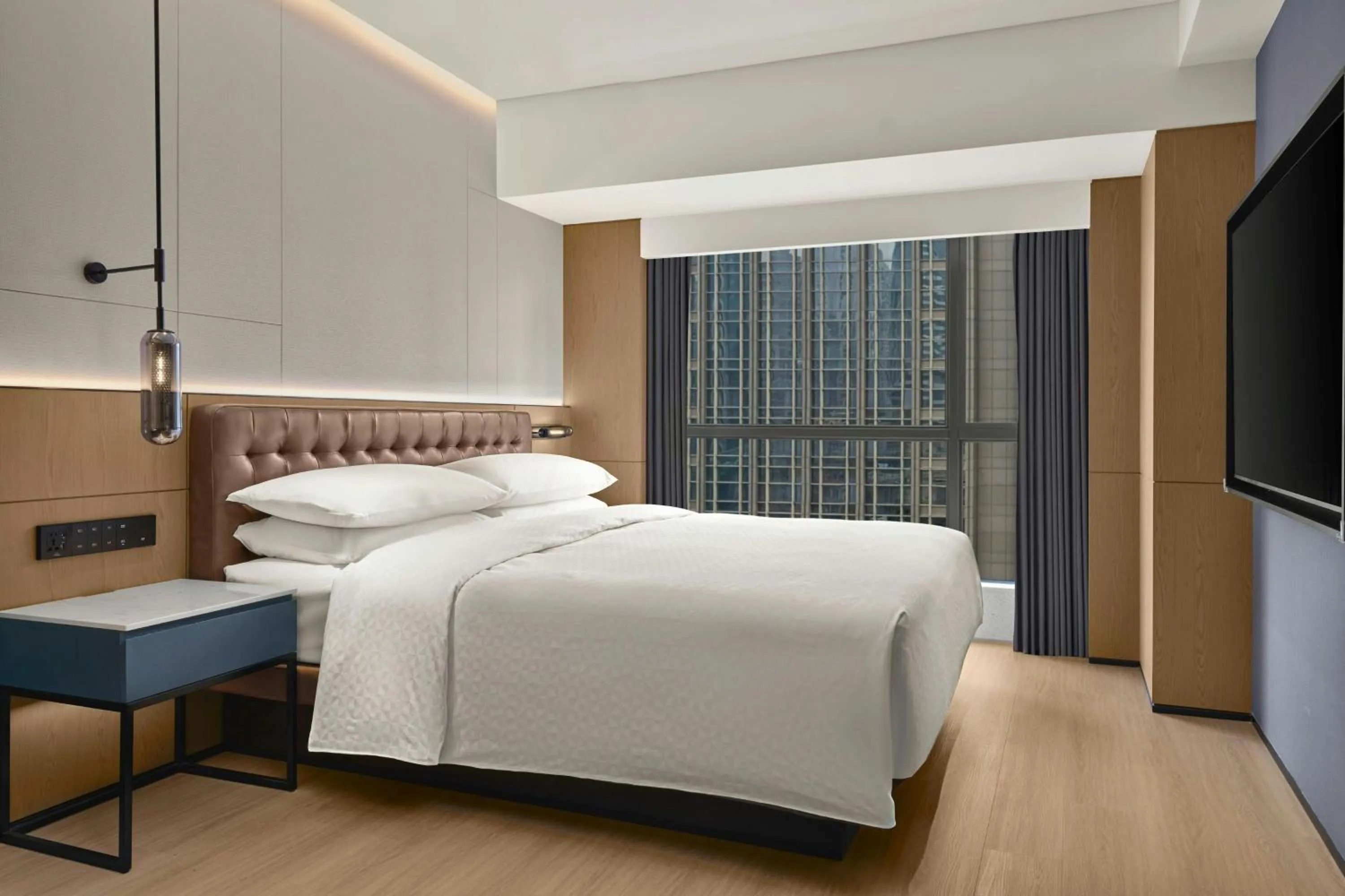Photo of the whole room, Bed in Four Points by Sheraton Chongqing