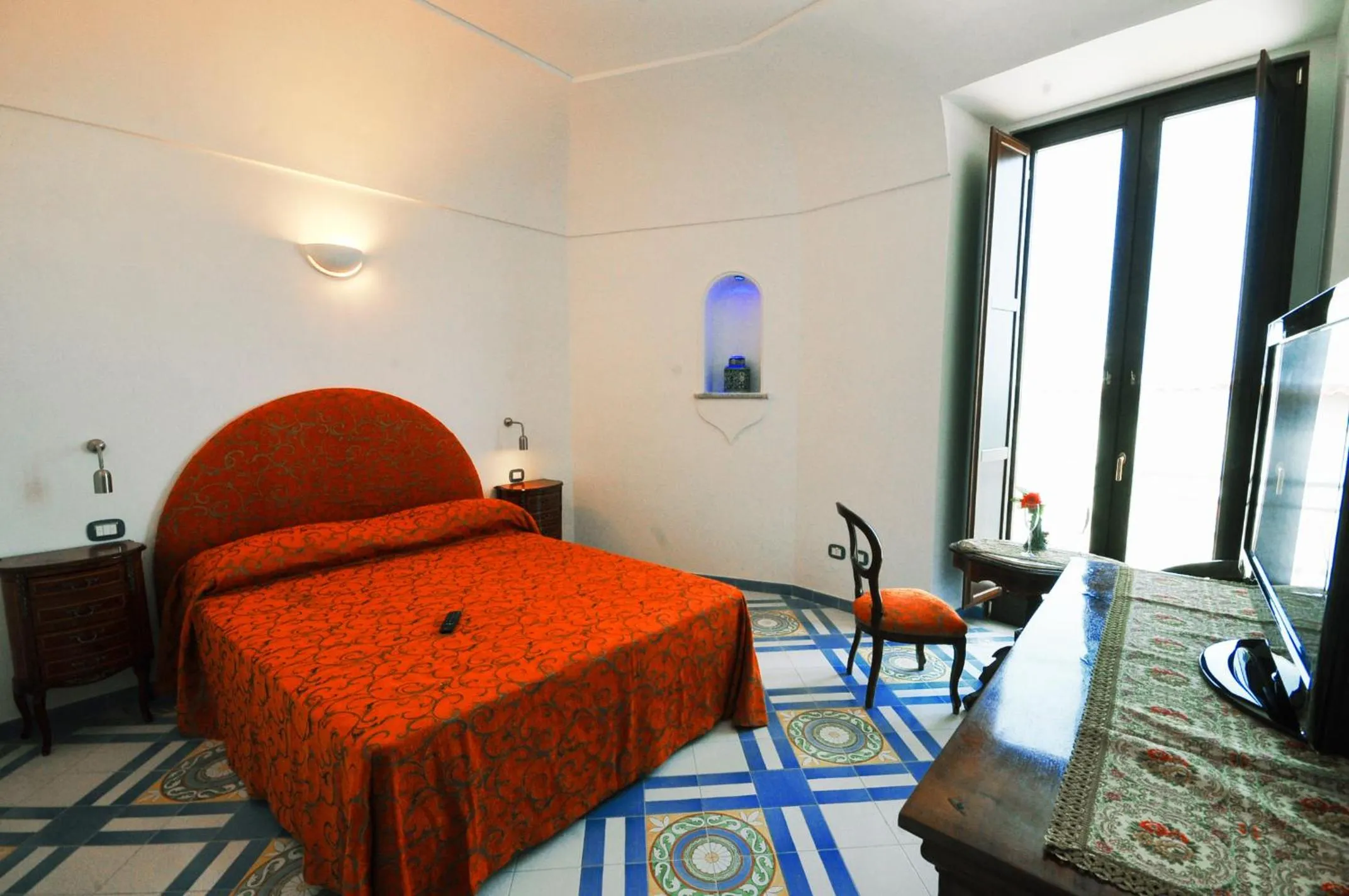 Balcony/Terrace, Bed in Hotel Croce Di Amalfi