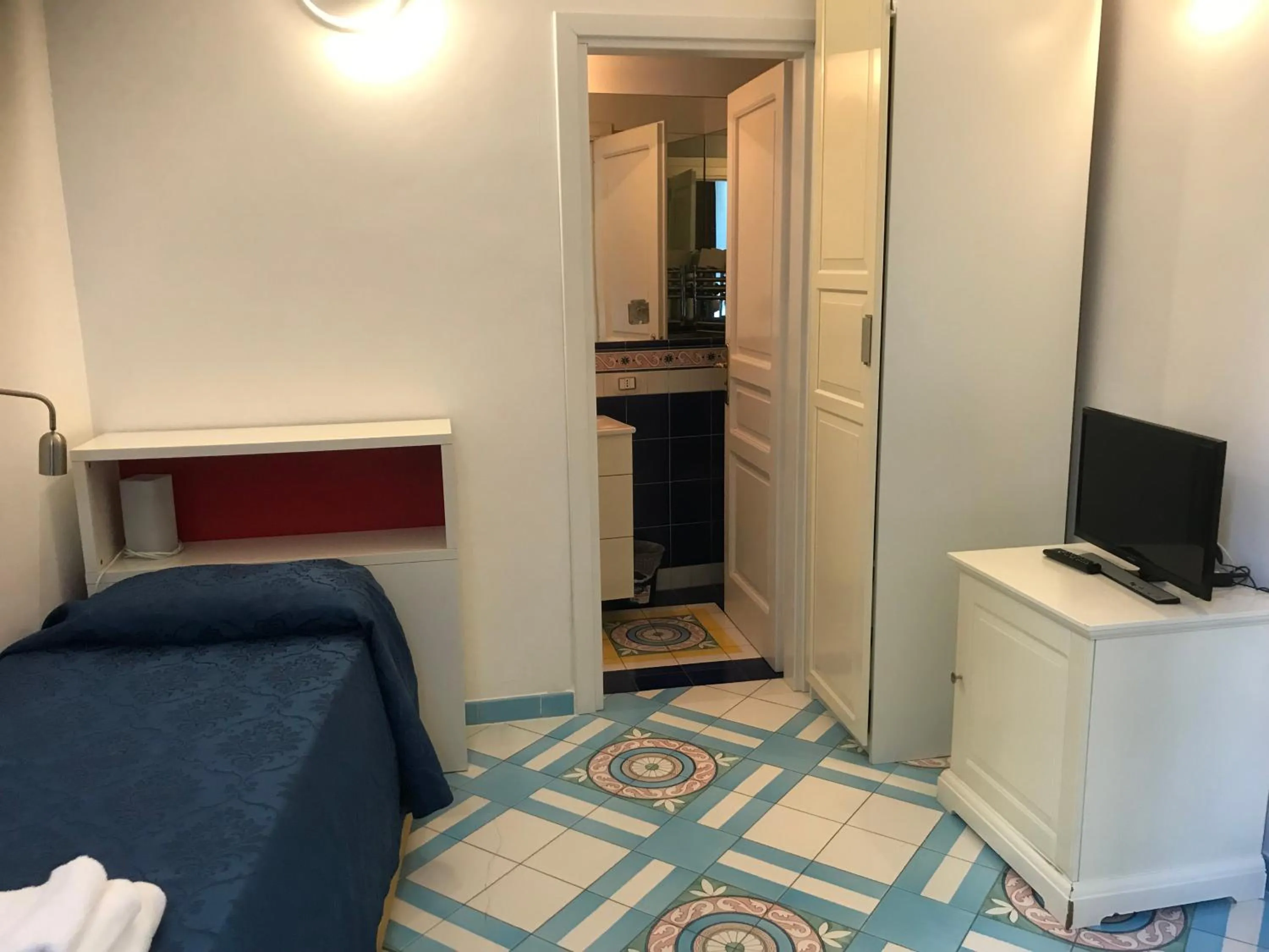 TV and multimedia in Hotel Croce Di Amalfi