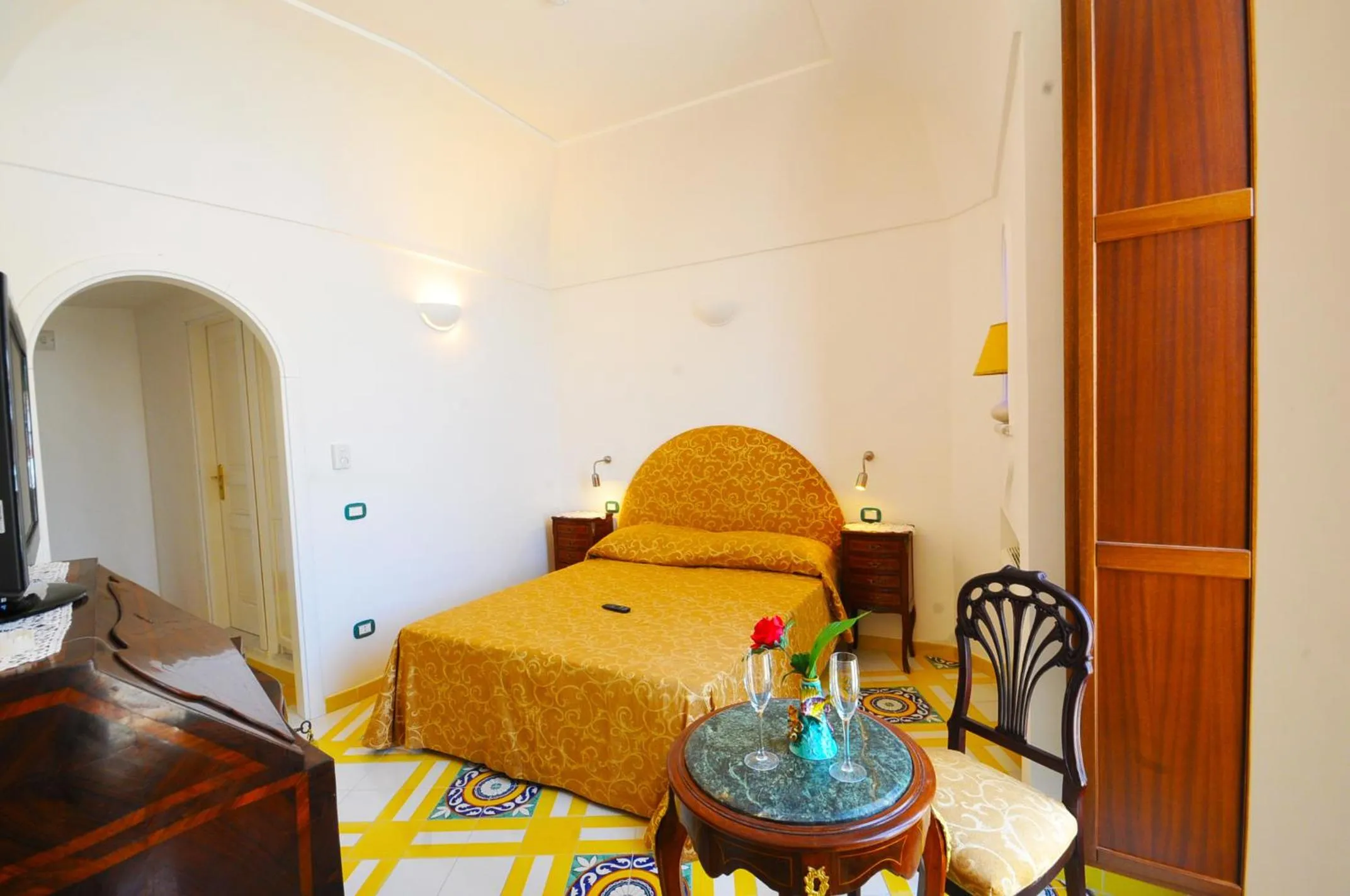 Bedroom, Bed in Hotel Croce Di Amalfi