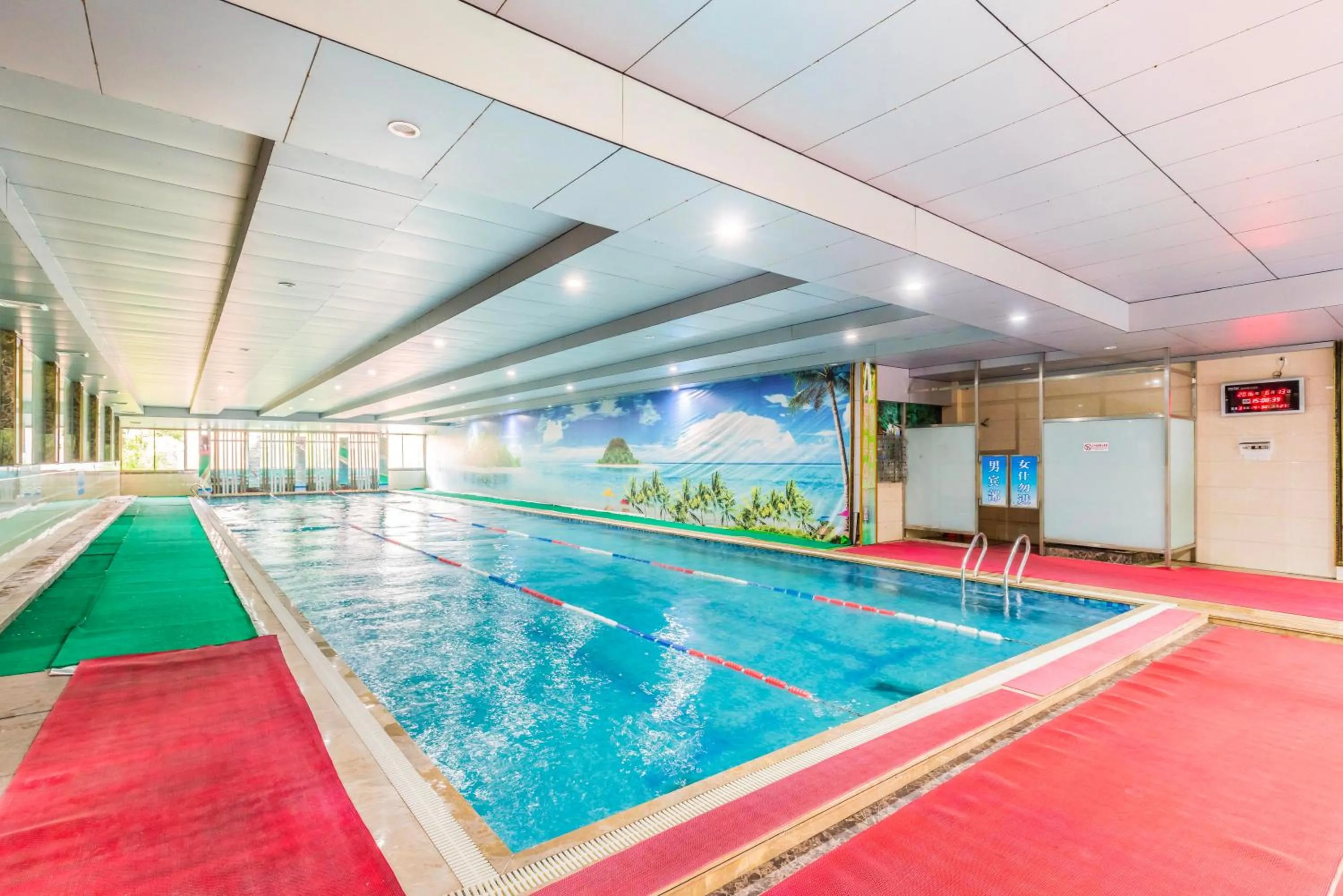 Swimming pool in Shengli Hydrotherapy Vacation Hotel