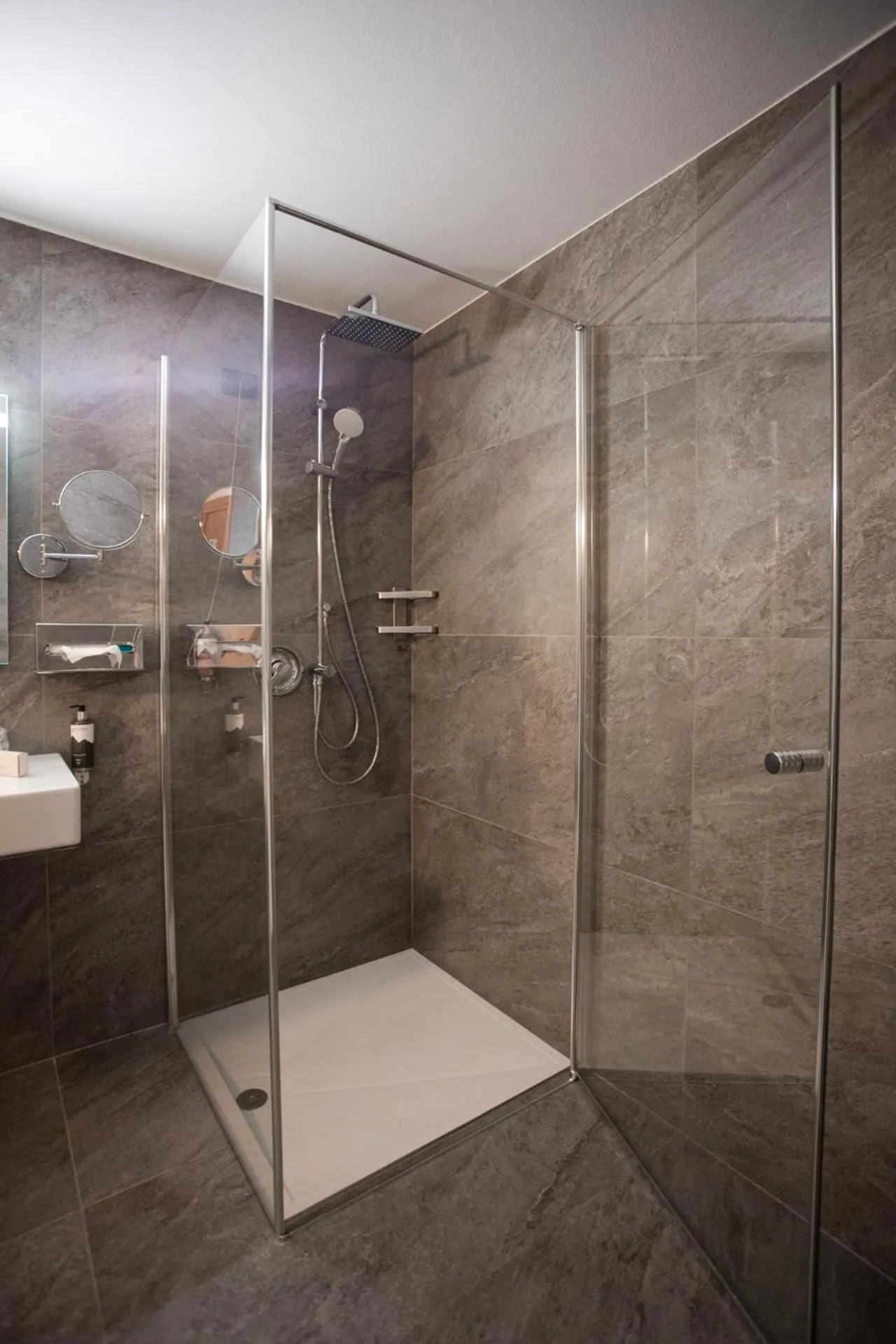 Shower in Olimpia Hotel