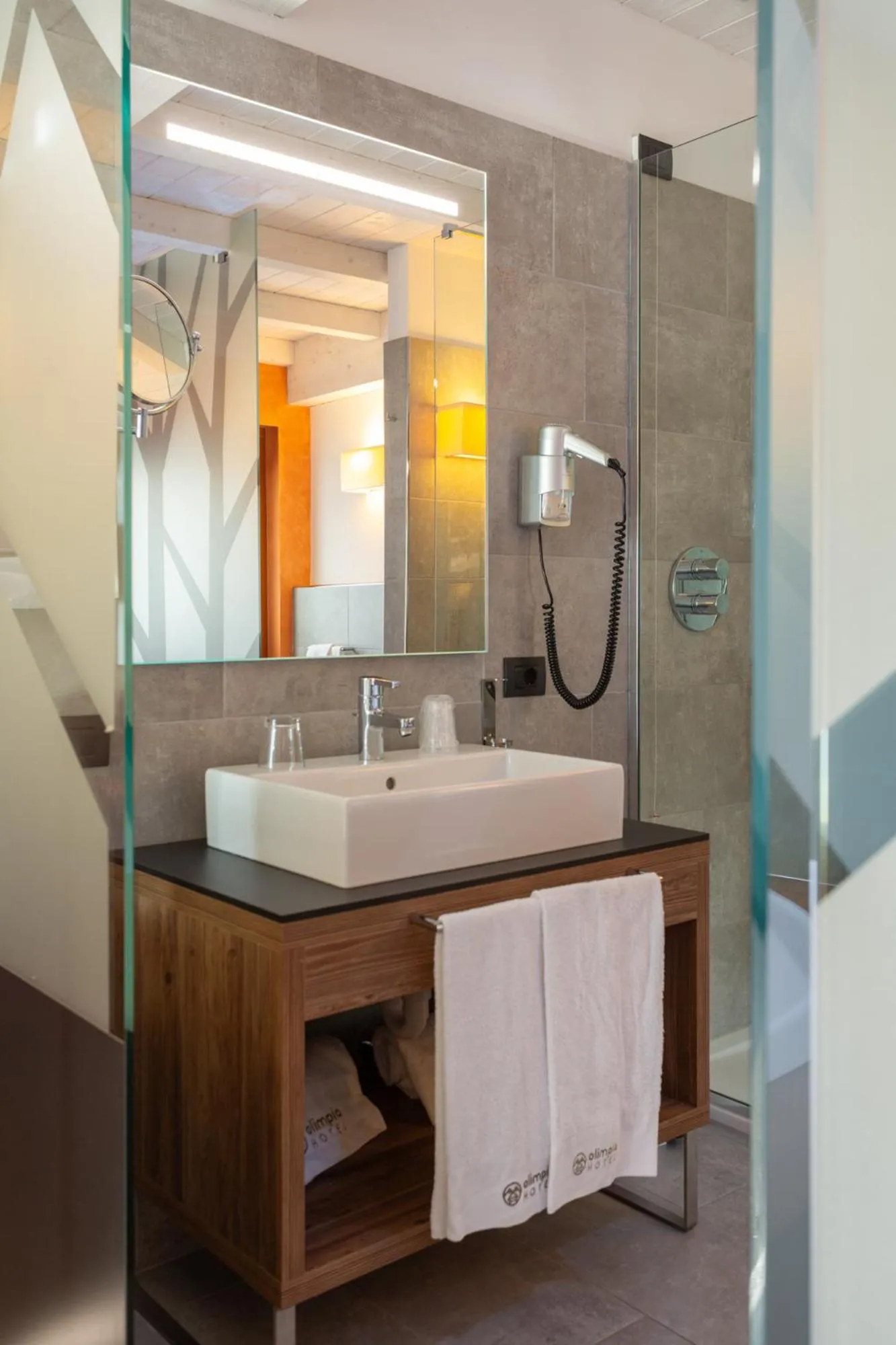 Shower in Olimpia Hotel