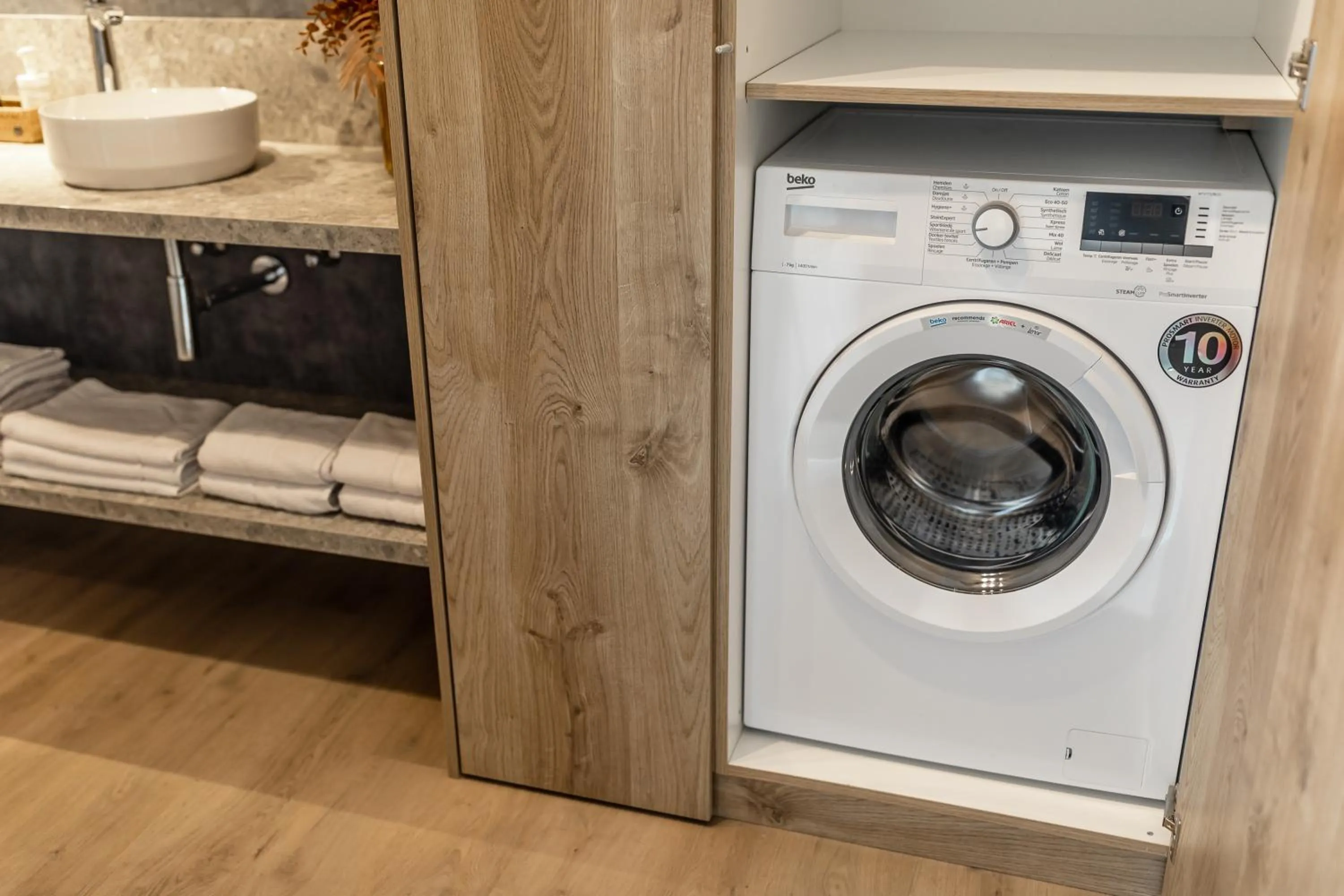 washing machine in Abalona Hotel & Apartments