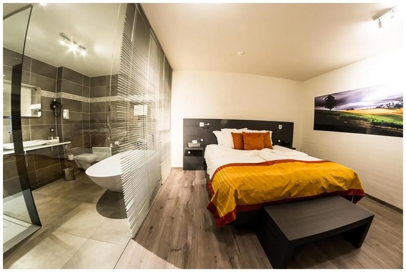 Bathroom, Bed in Abalona Hotel & Apartments