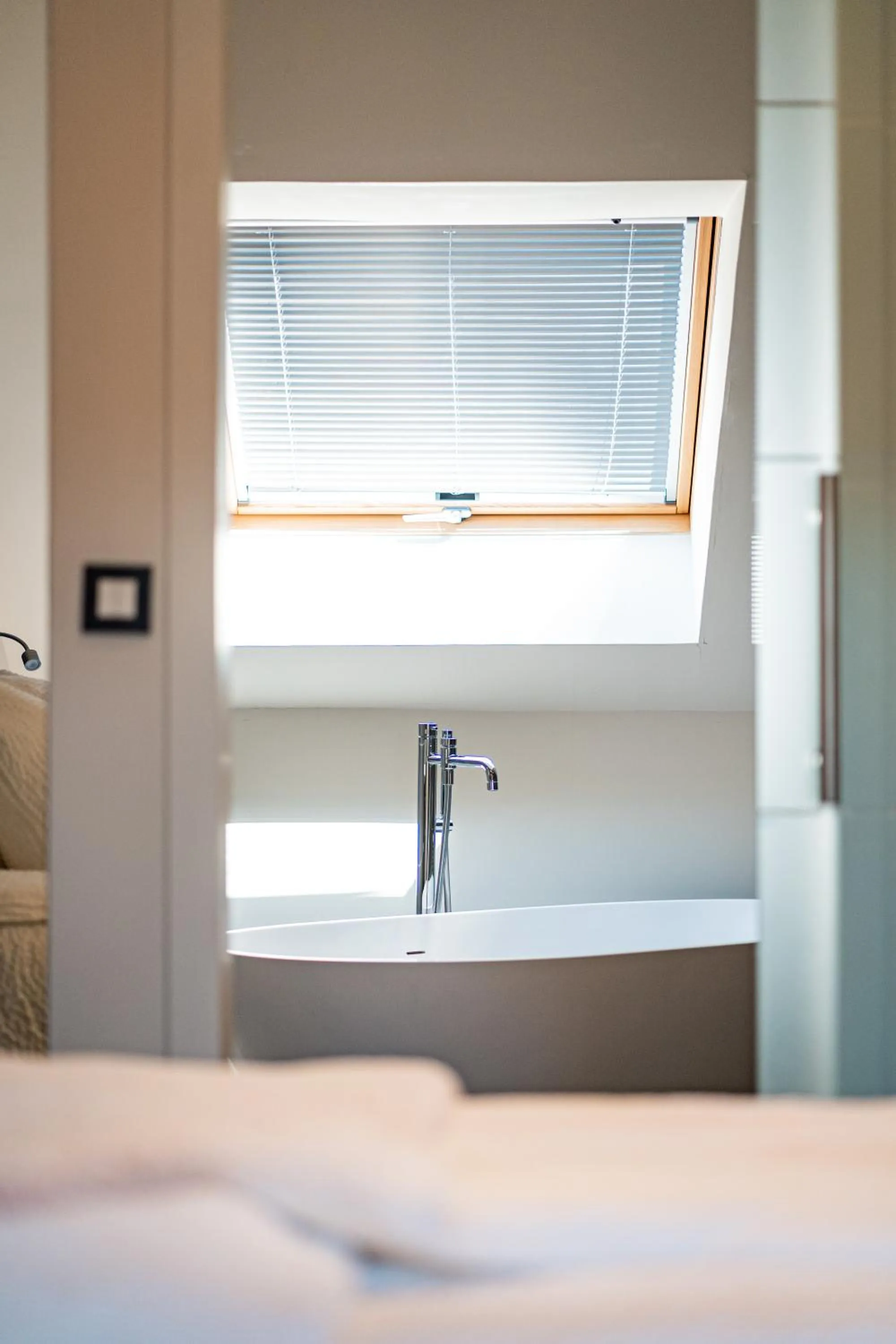 Bathroom, Bed in Abalona Hotel & Apartments