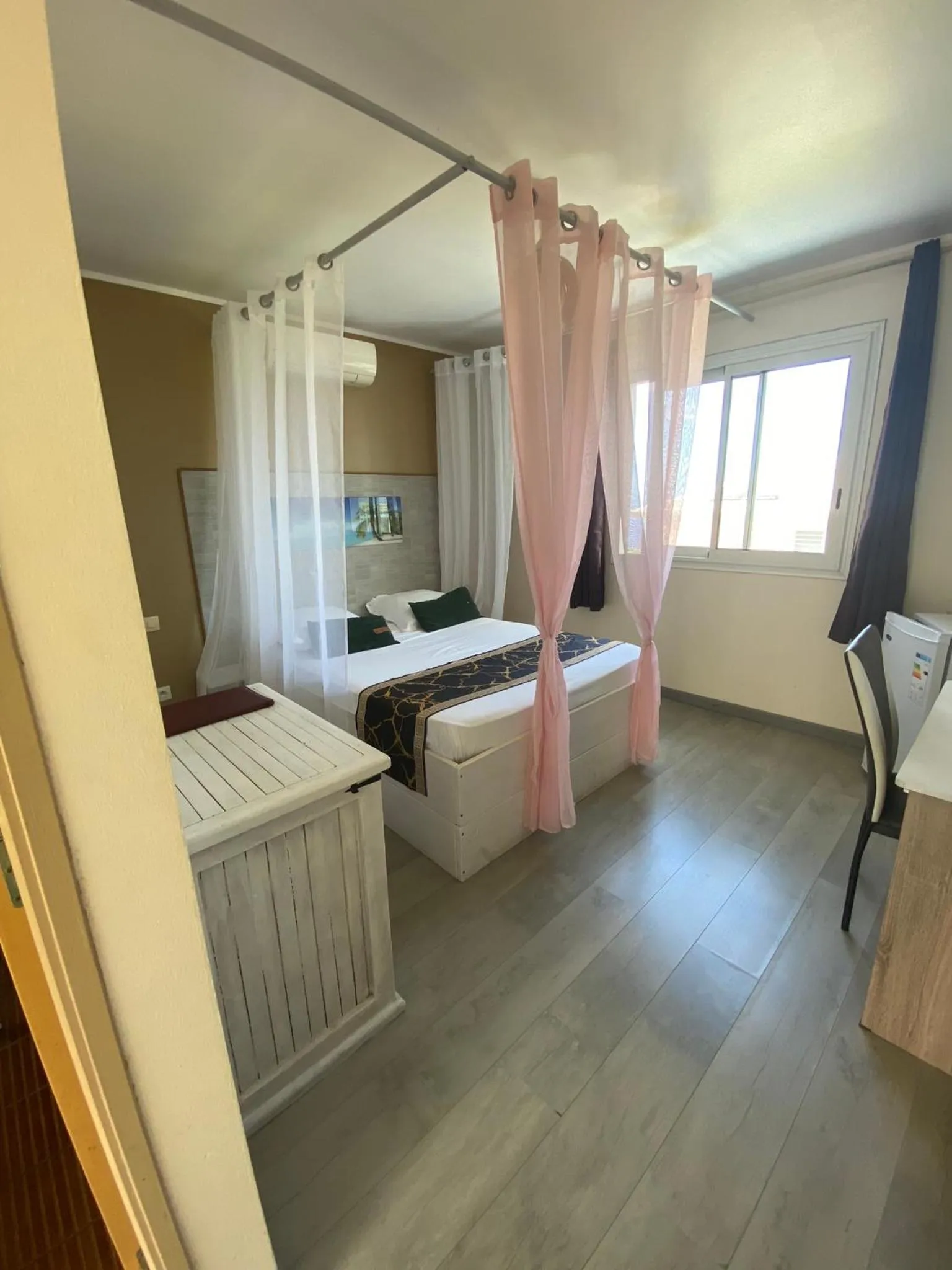 Bed in Hôtel Le Soleil Couchant