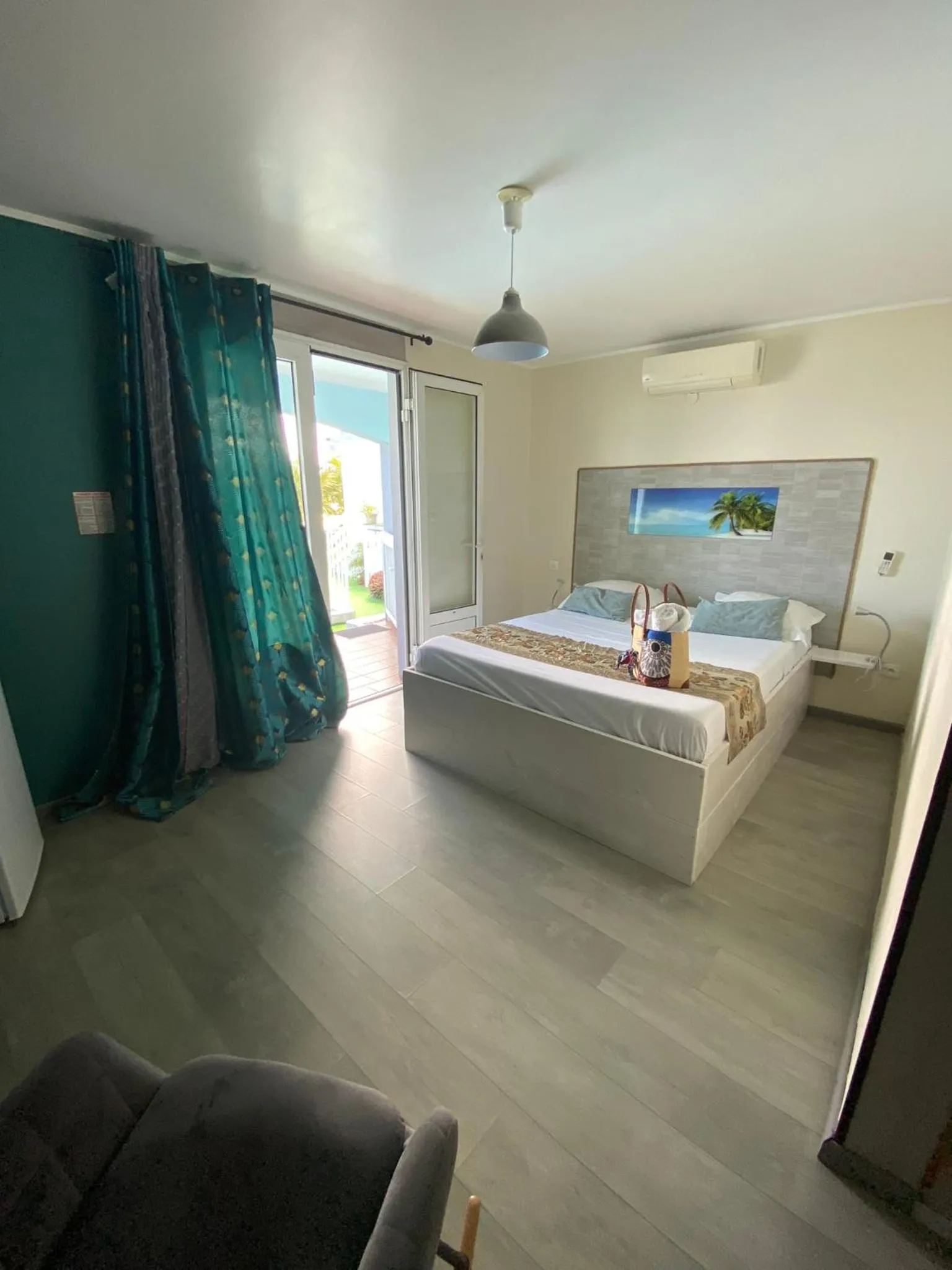 Bed in Hôtel Le Soleil Couchant