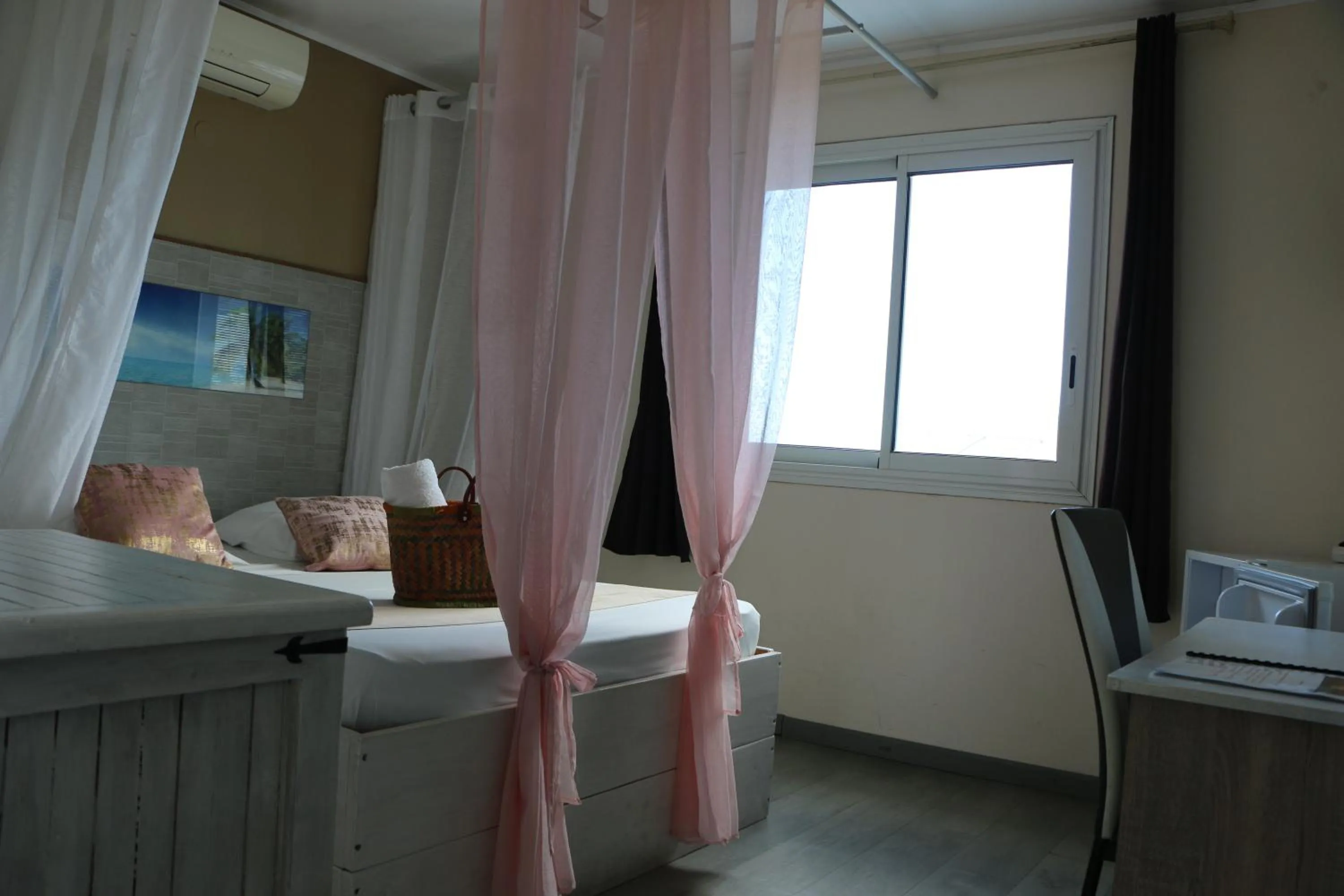 Bed in Hôtel Le Soleil Couchant