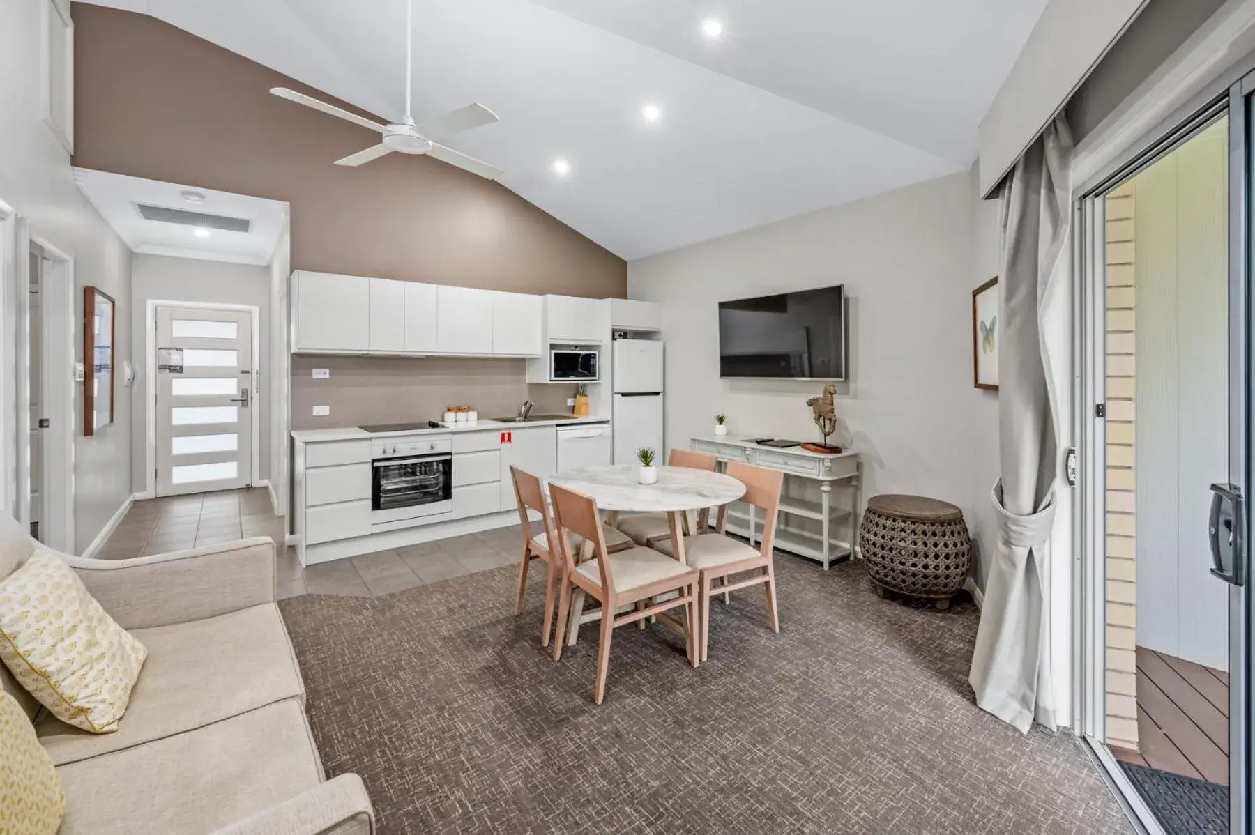 Two-Bedroom Villa in Hunter Oasis Two-Bedroom Villa in Hunter Oasis