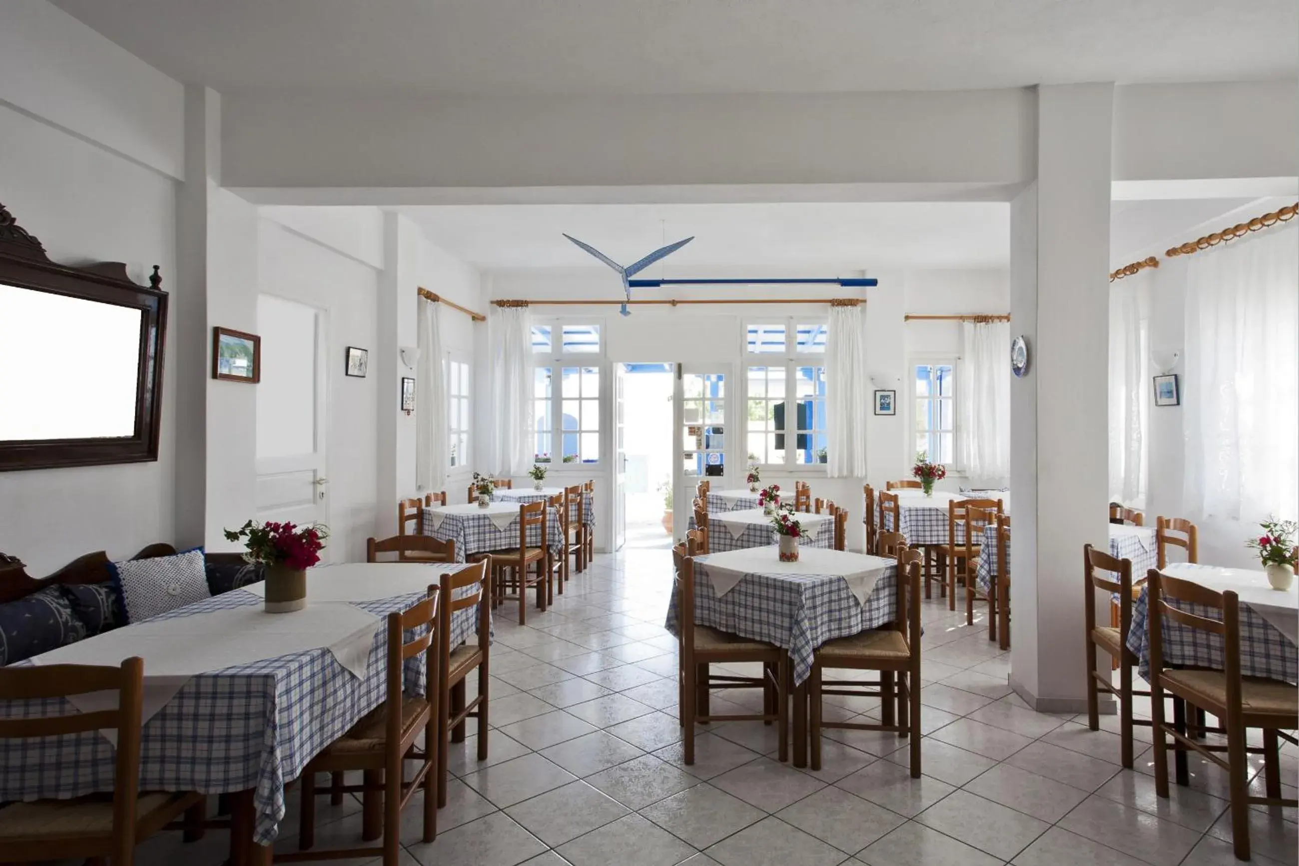 Restaurant/places to eat in Ancient Thera Studios Restaurant/places to eat in Ancient Thera Studios