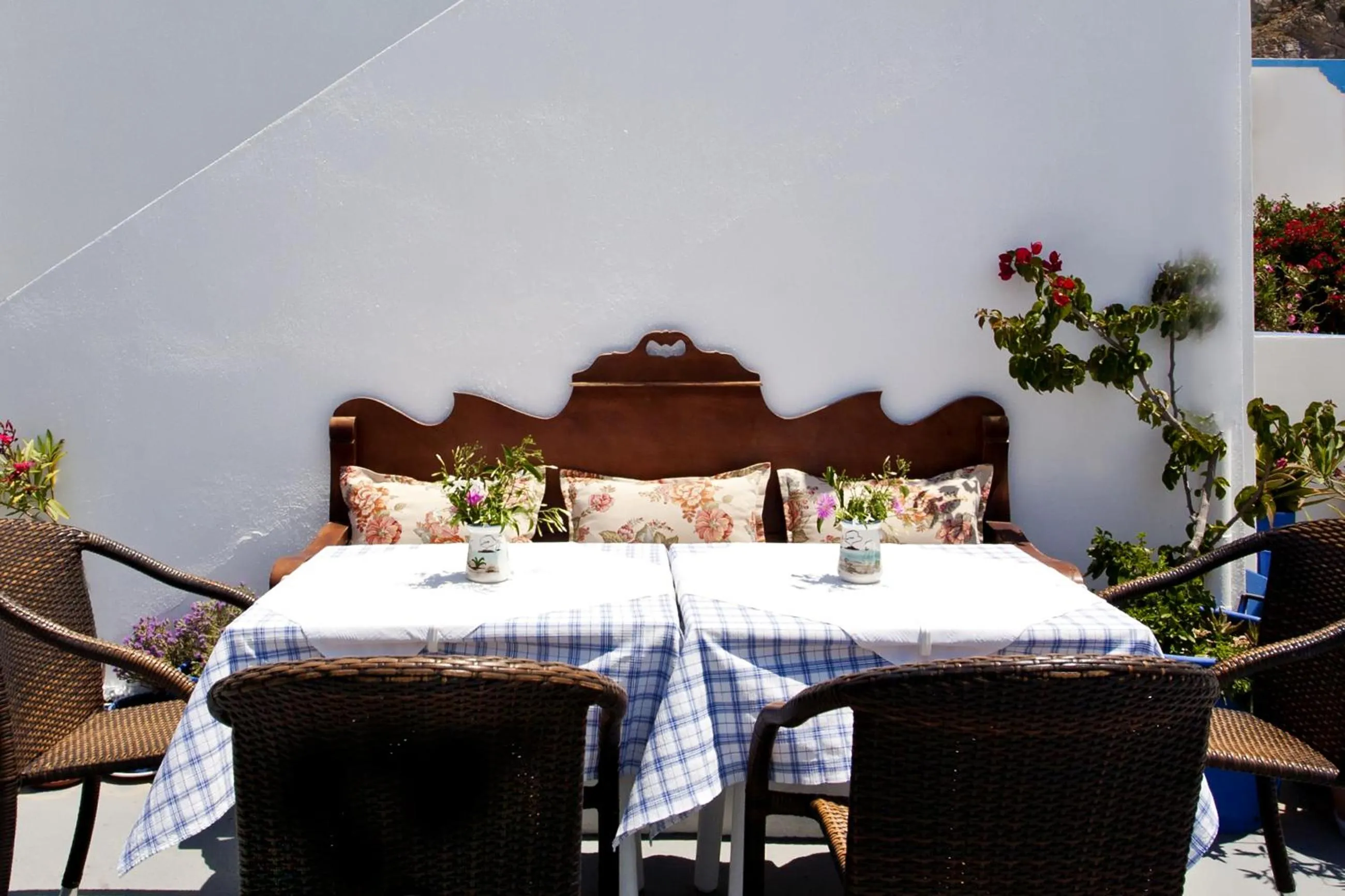 Restaurant/places to eat in Ancient Thera Studios