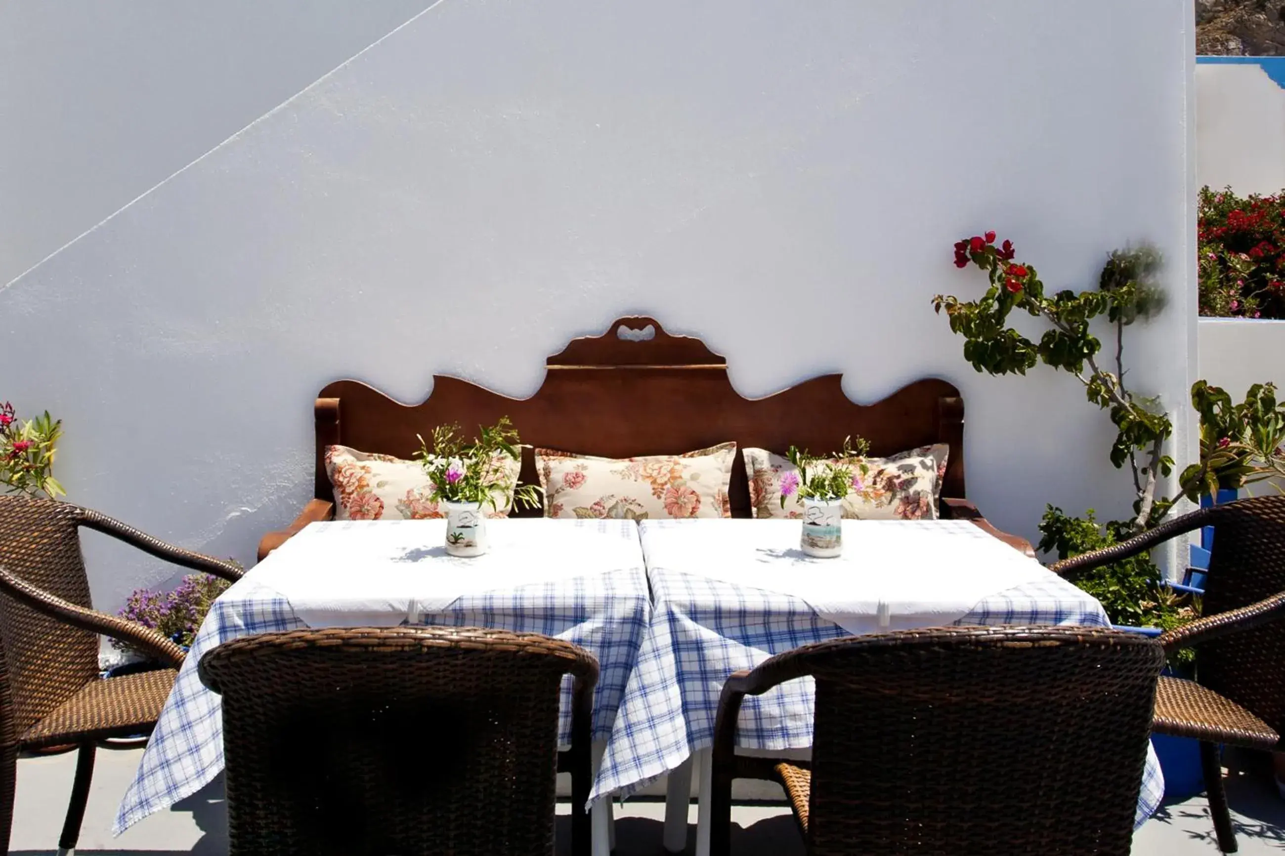 Restaurant/places to eat in Ancient Thera Studios Restaurant/places to eat in Ancient Thera Studios