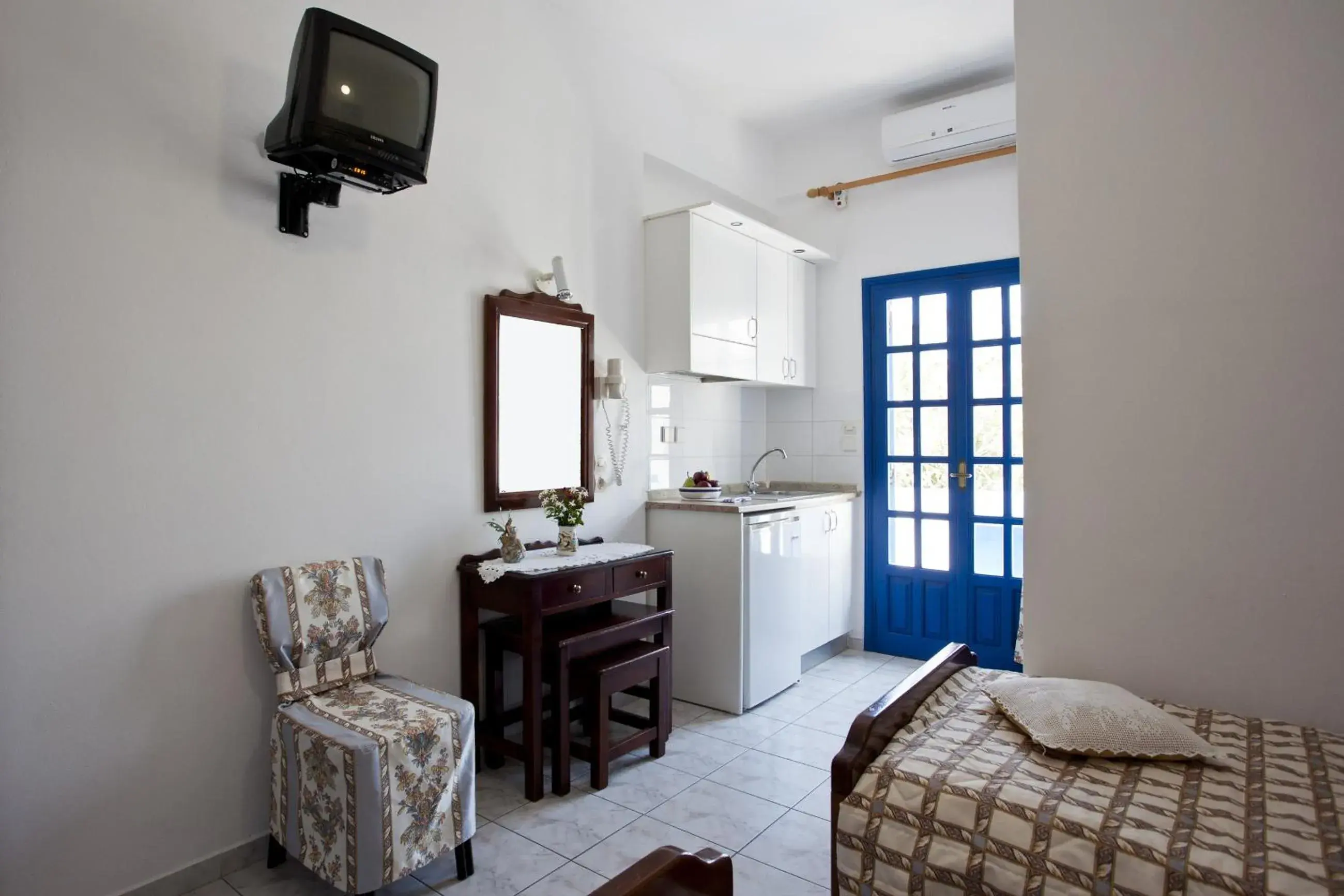 Bedroom, Bed in Ancient Thera Studios Bedroom, Bed in Ancient Thera Studios