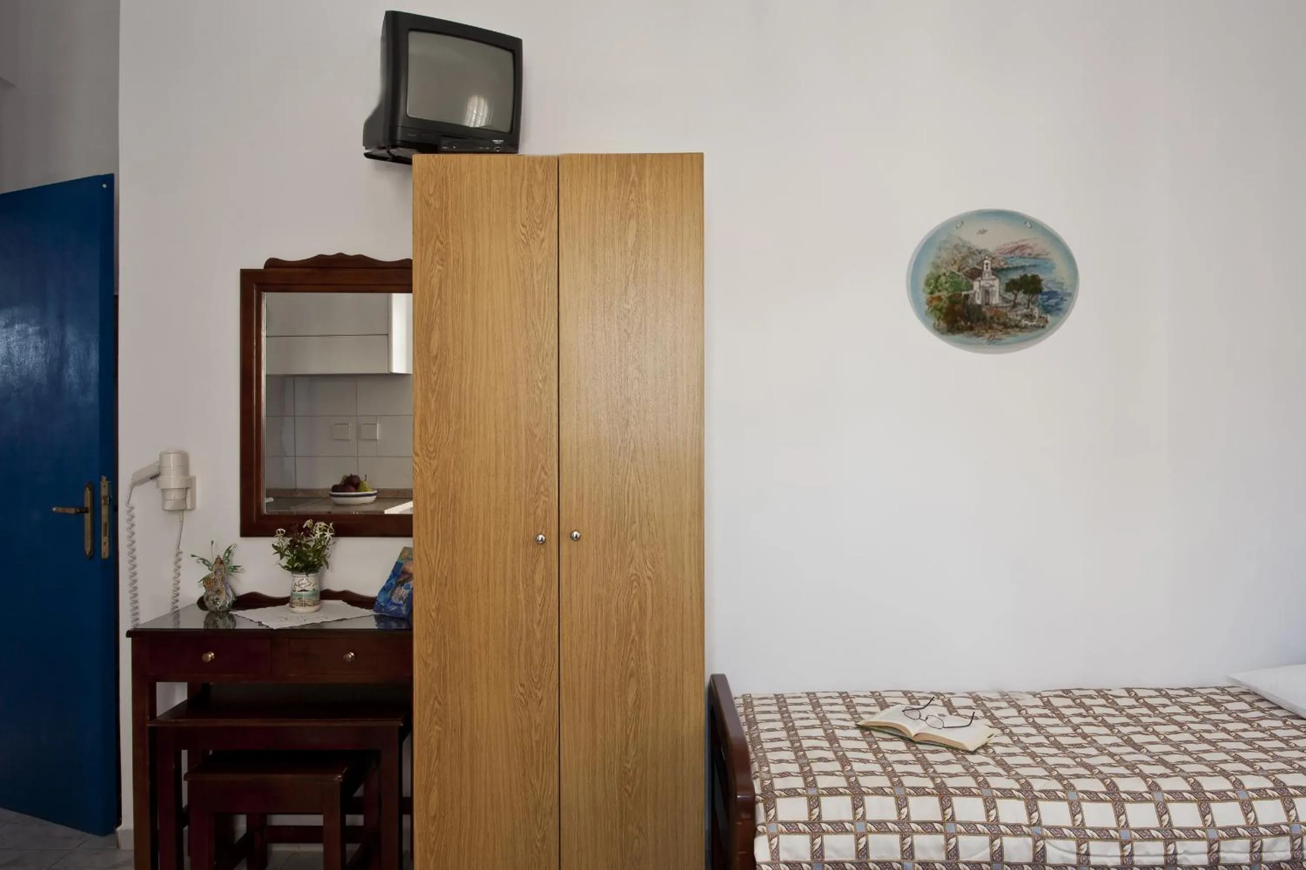 Bedroom, Bed in Ancient Thera Studios