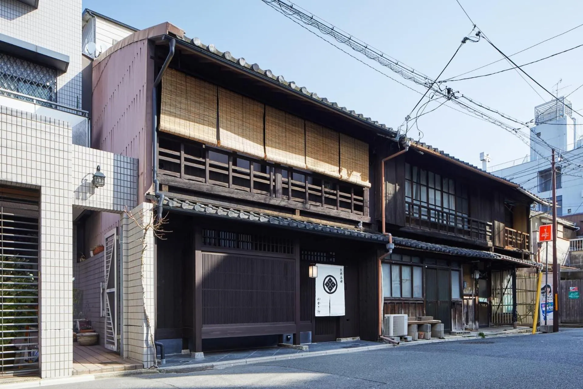 Property building in Kyoto Urushiro Wakasaya