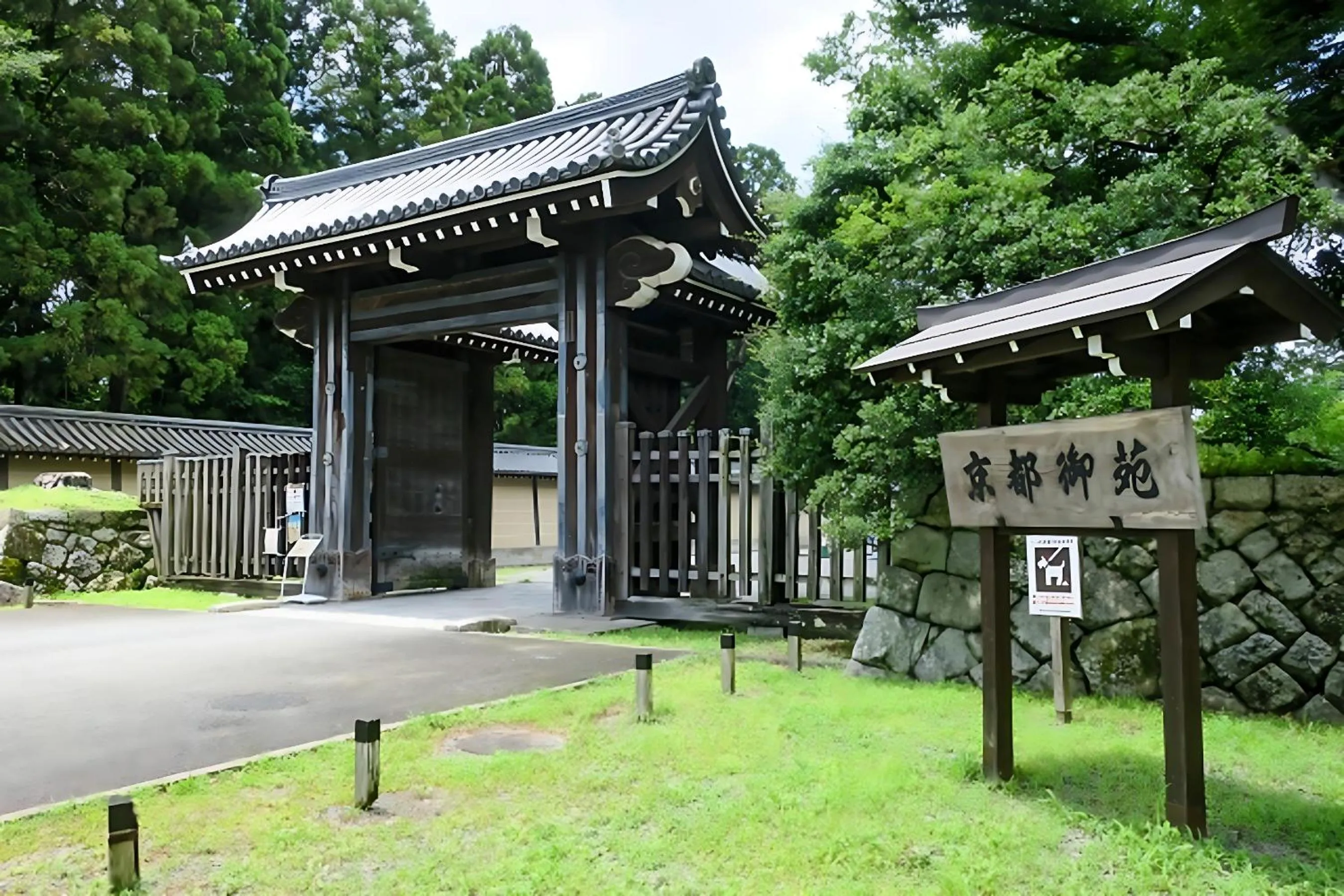 Nearby landmark in Marutamachi Crystal Hotel
