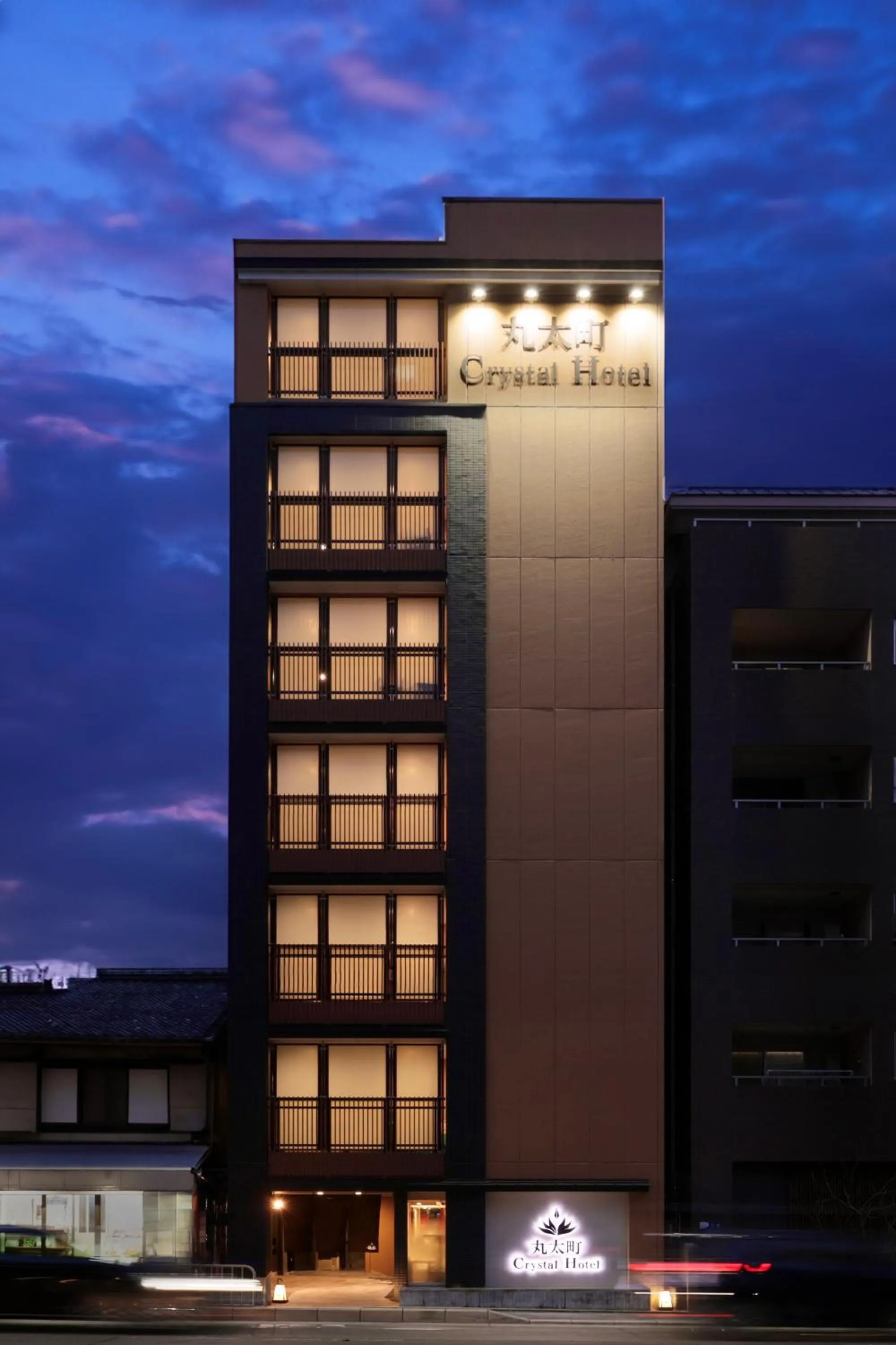 Marutamachi Crystal Hotel