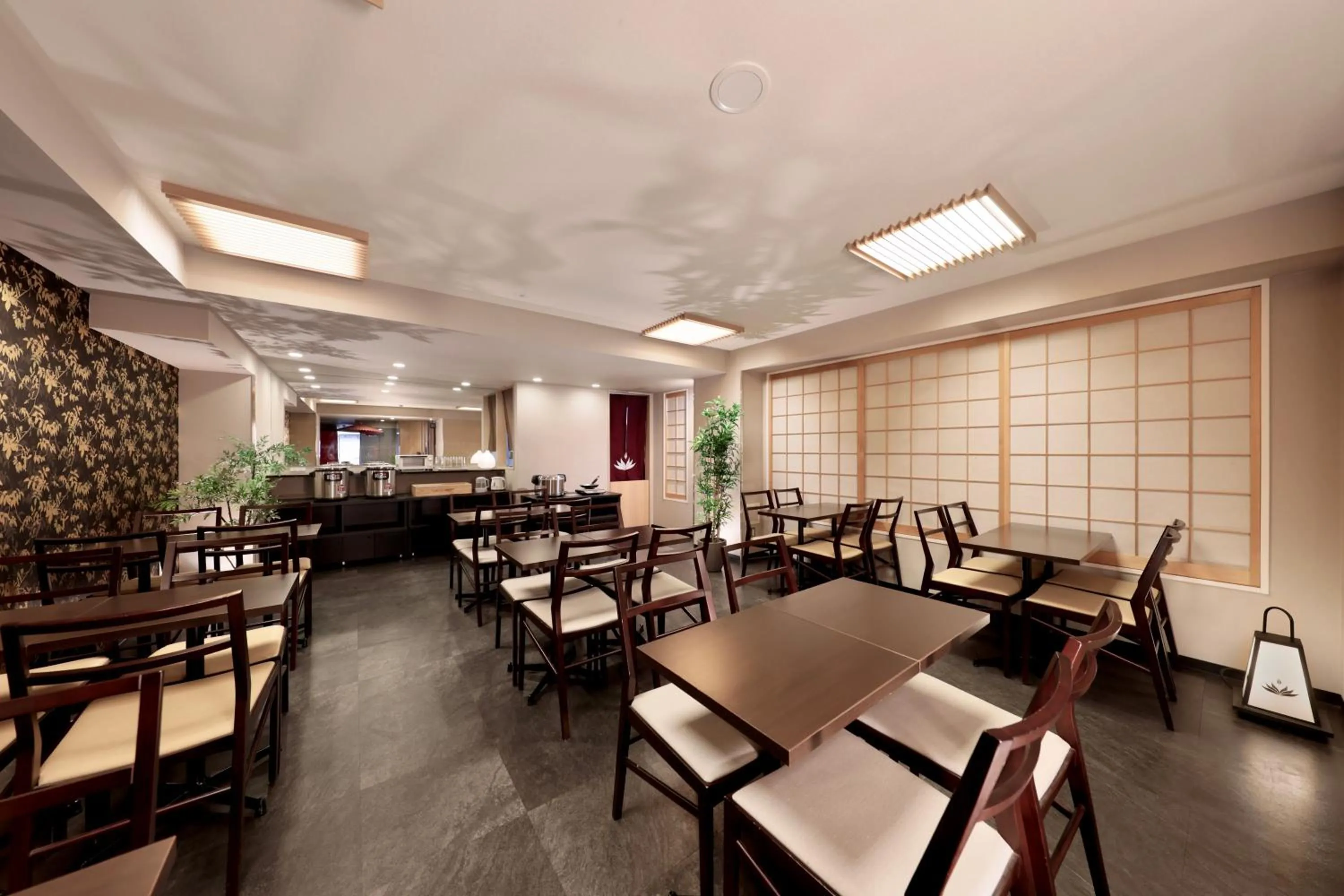 Restaurant/places to eat in Marutamachi Crystal Hotel