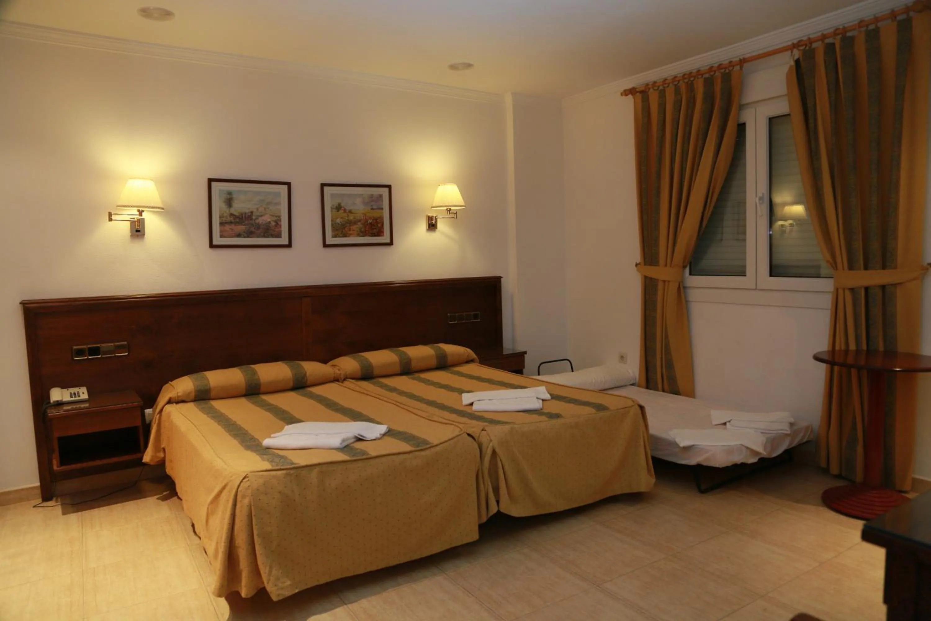 Photo of the whole room, Bed in Hotel Tio Felipe