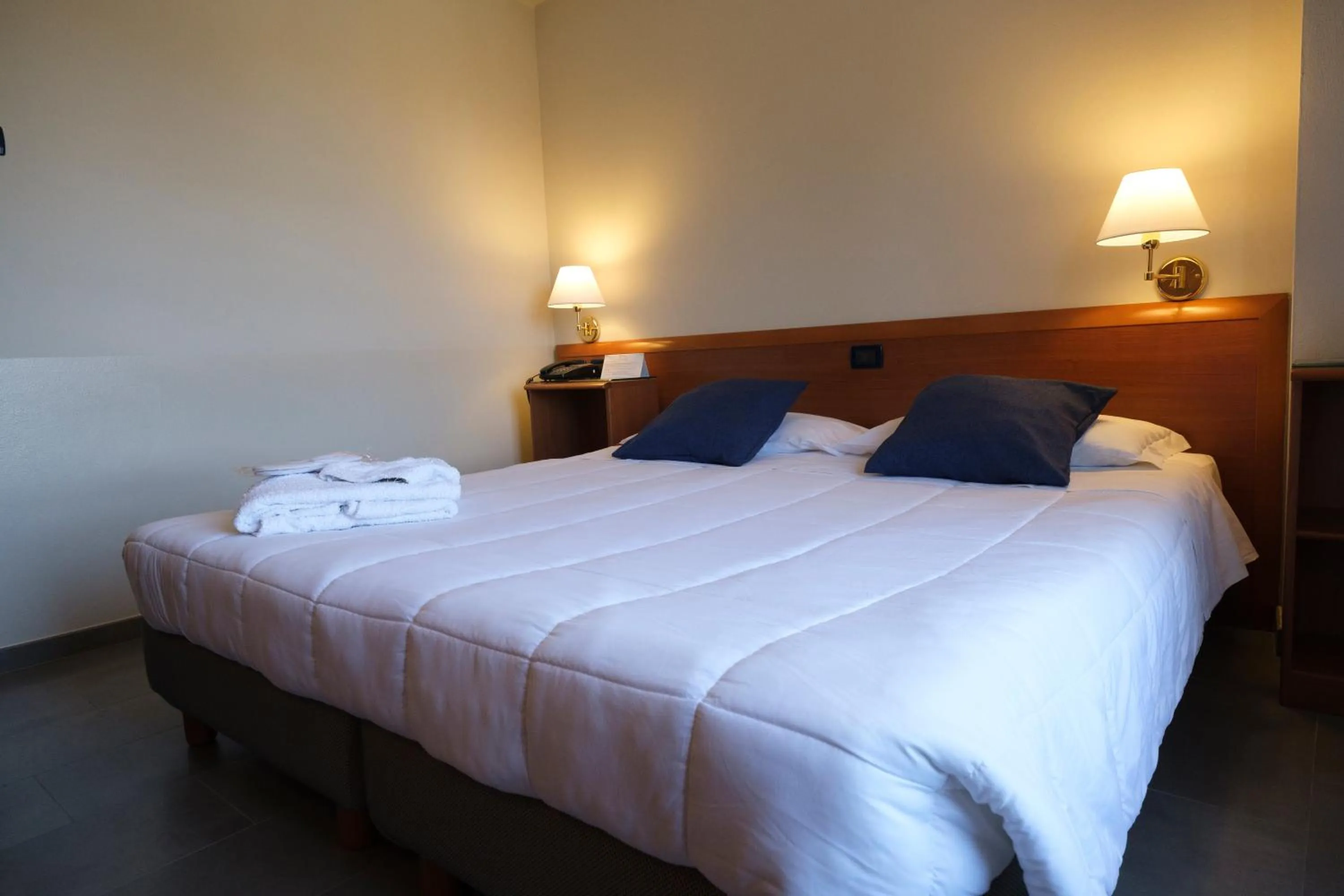 Bedroom, Bed in Albergo Zoello Je Suis