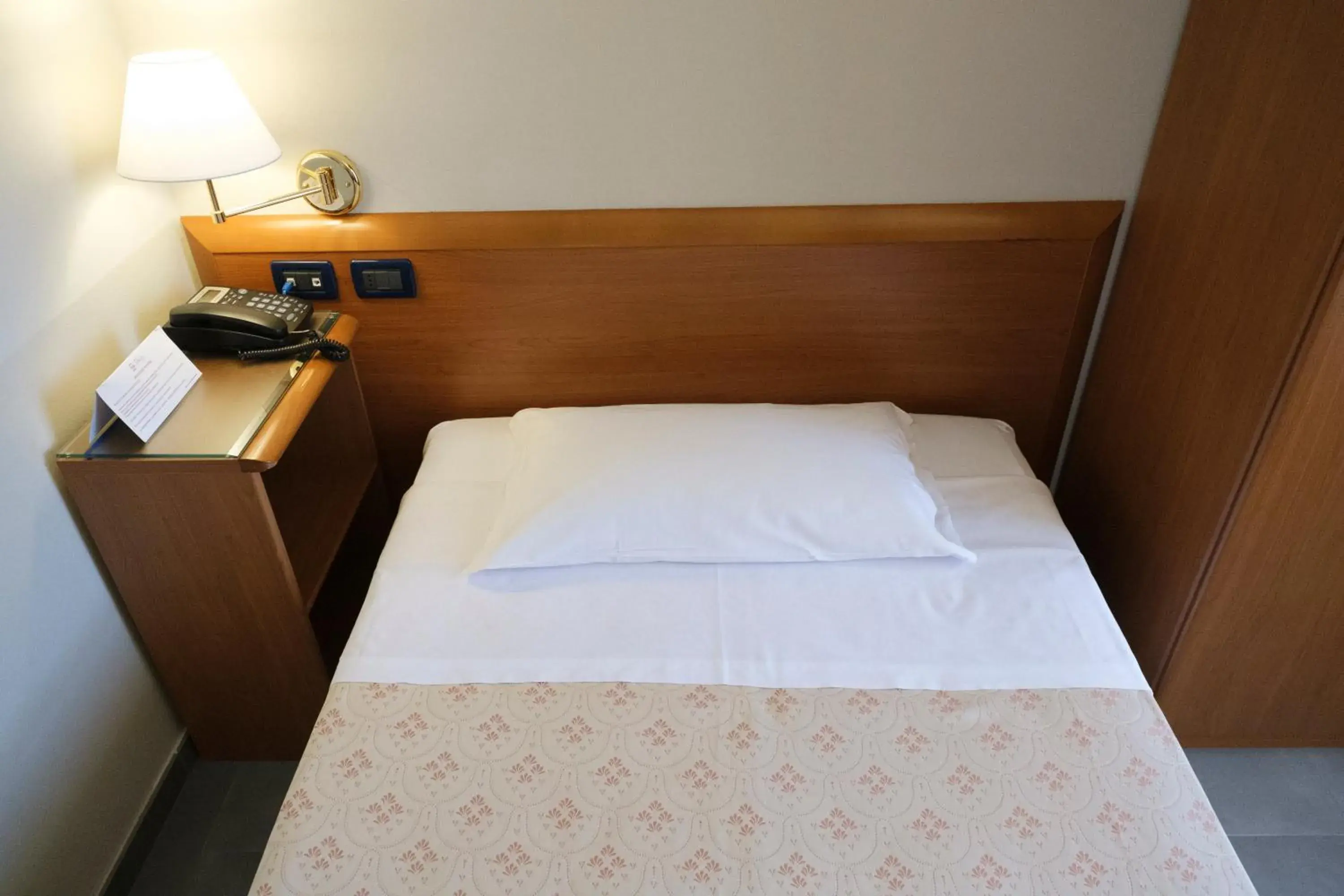 Single Room with French Bed in Albergo Zoello Je Suis Single Room with French Bed in Albergo Zoello Je Suis