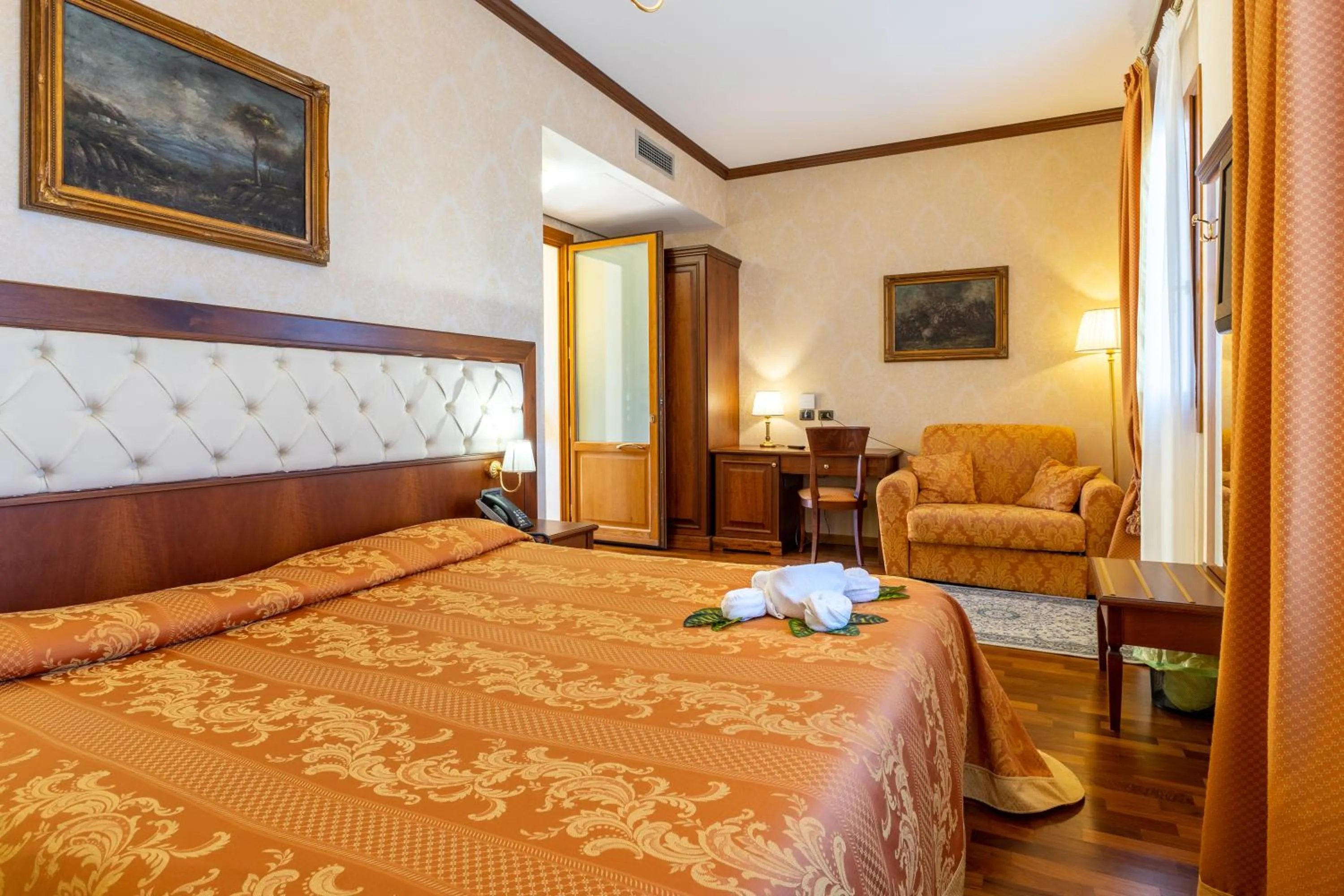 Photo of the whole room, Bed in Hotel Borgo Don Chisciotte
