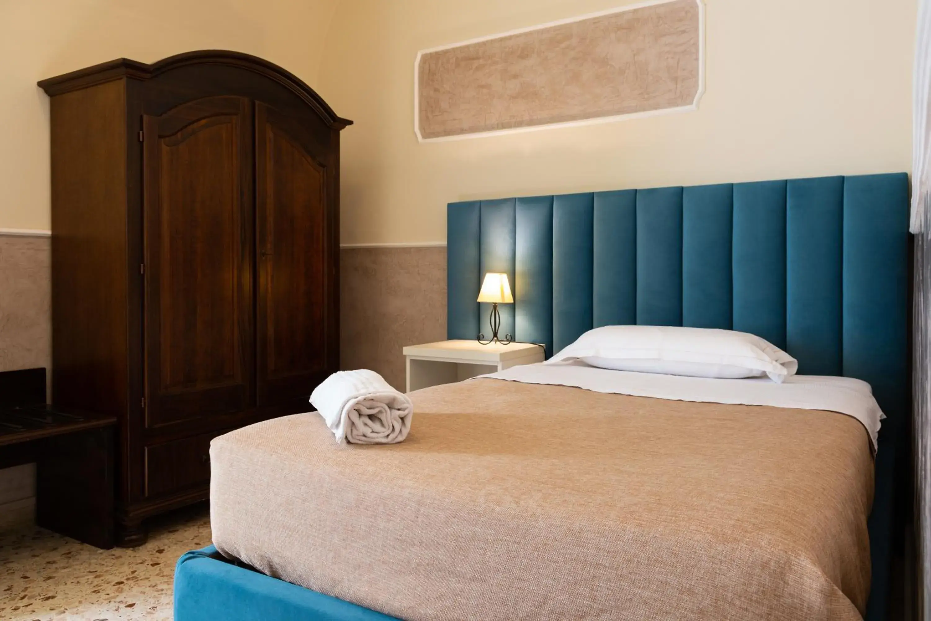 Standard Single Room with Private External Bathroom in Il Gattopardo House Standard Single Room with Private External Bathroom in Il Gattopardo House