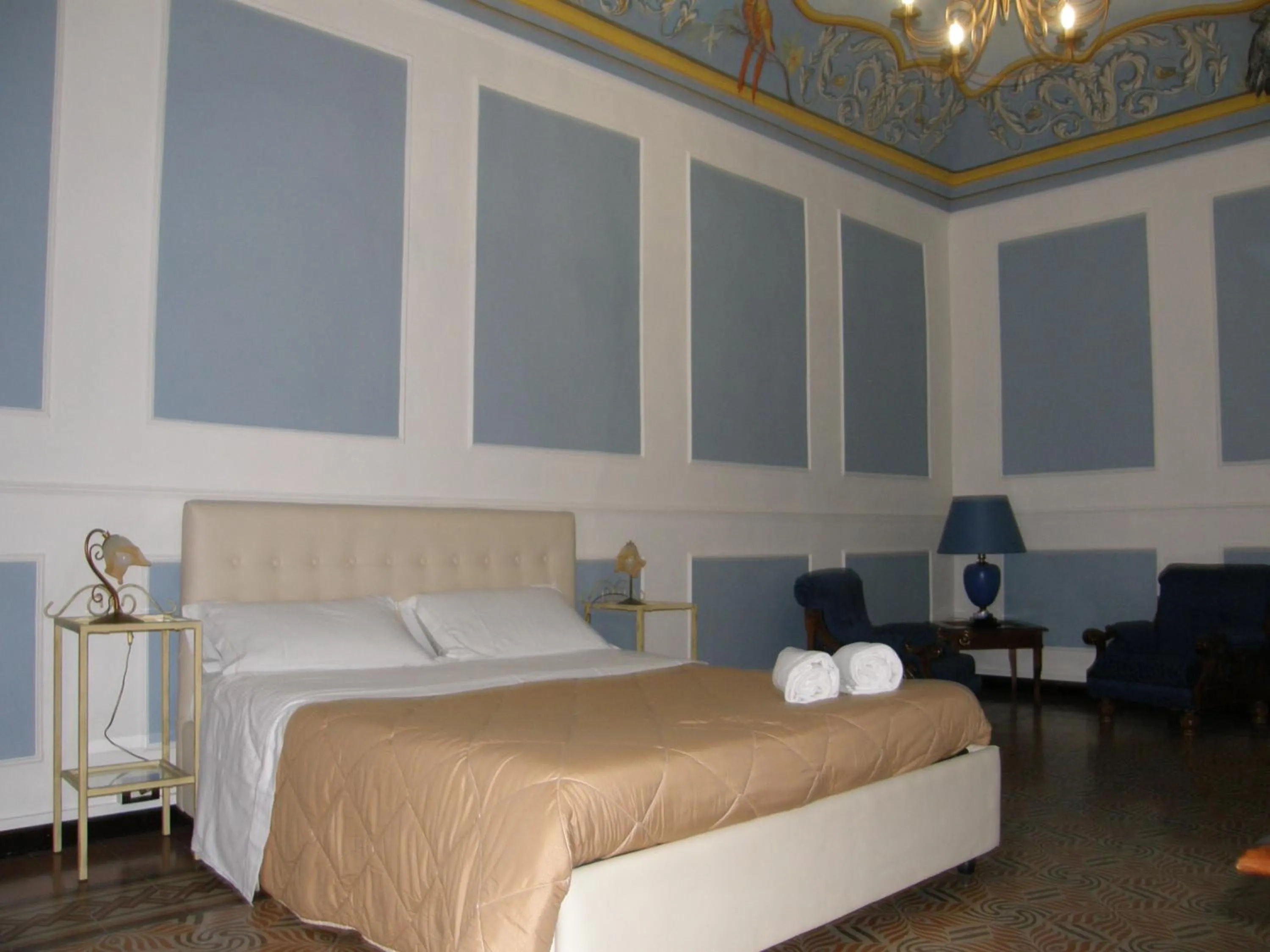 Photo of the whole room, Bed in Il Gattopardo House