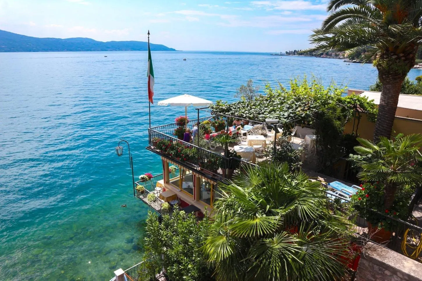 Restaurant/places to eat in Hotel Du Lac