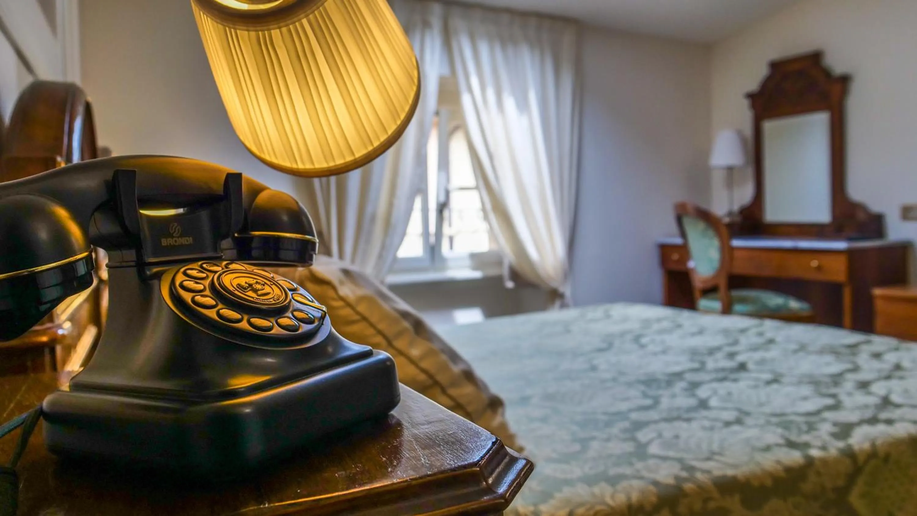 Photo of the whole room in Hotel Du Lac