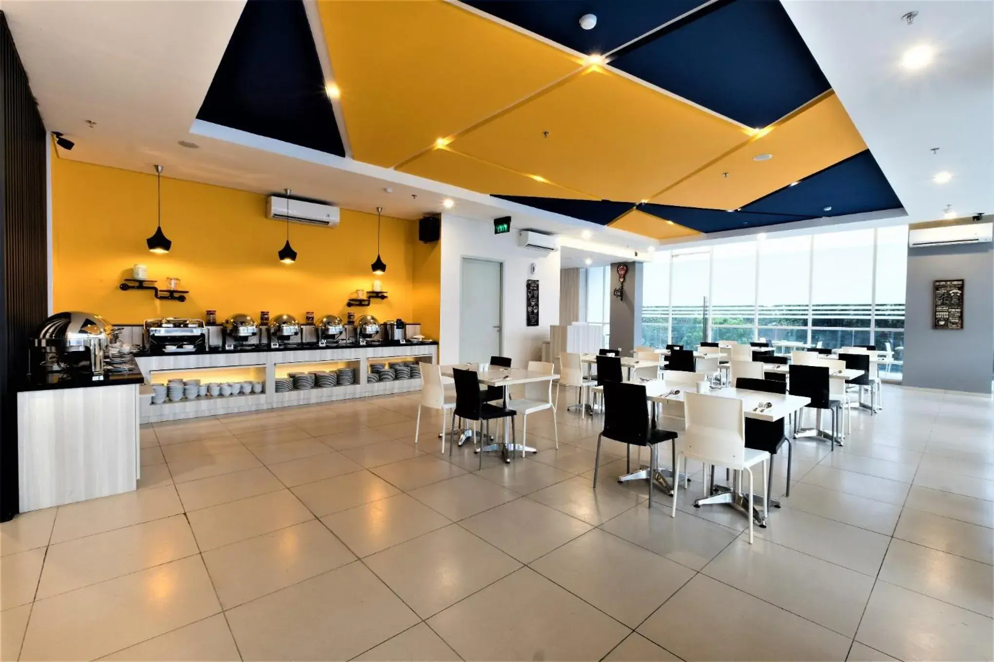 Restaurant/places to eat in Hotel 88 Bekasi By WH Restaurant/places to eat in Hotel 88 Bekasi By WH