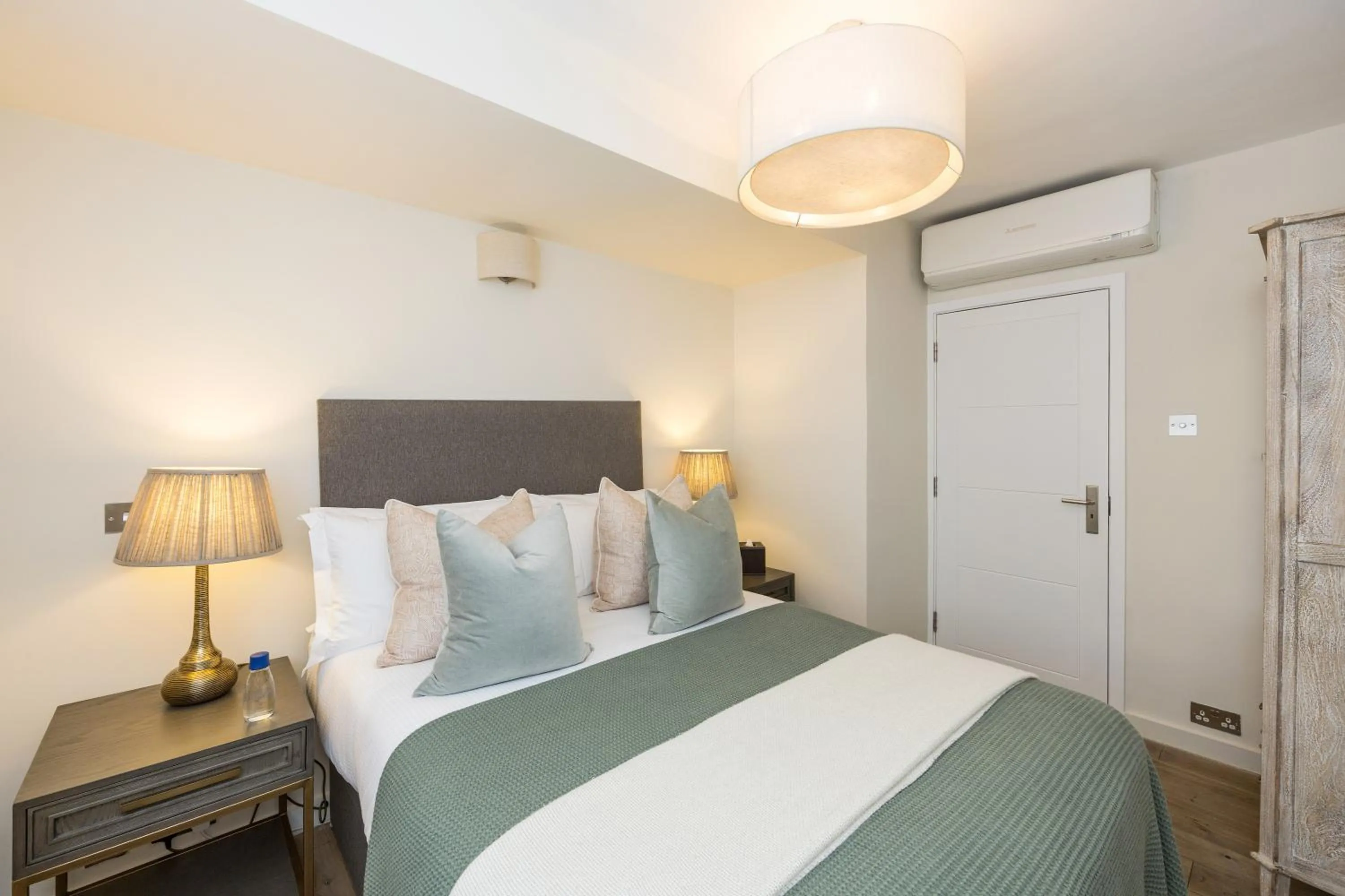 Bed in Buckingham & Lloyds