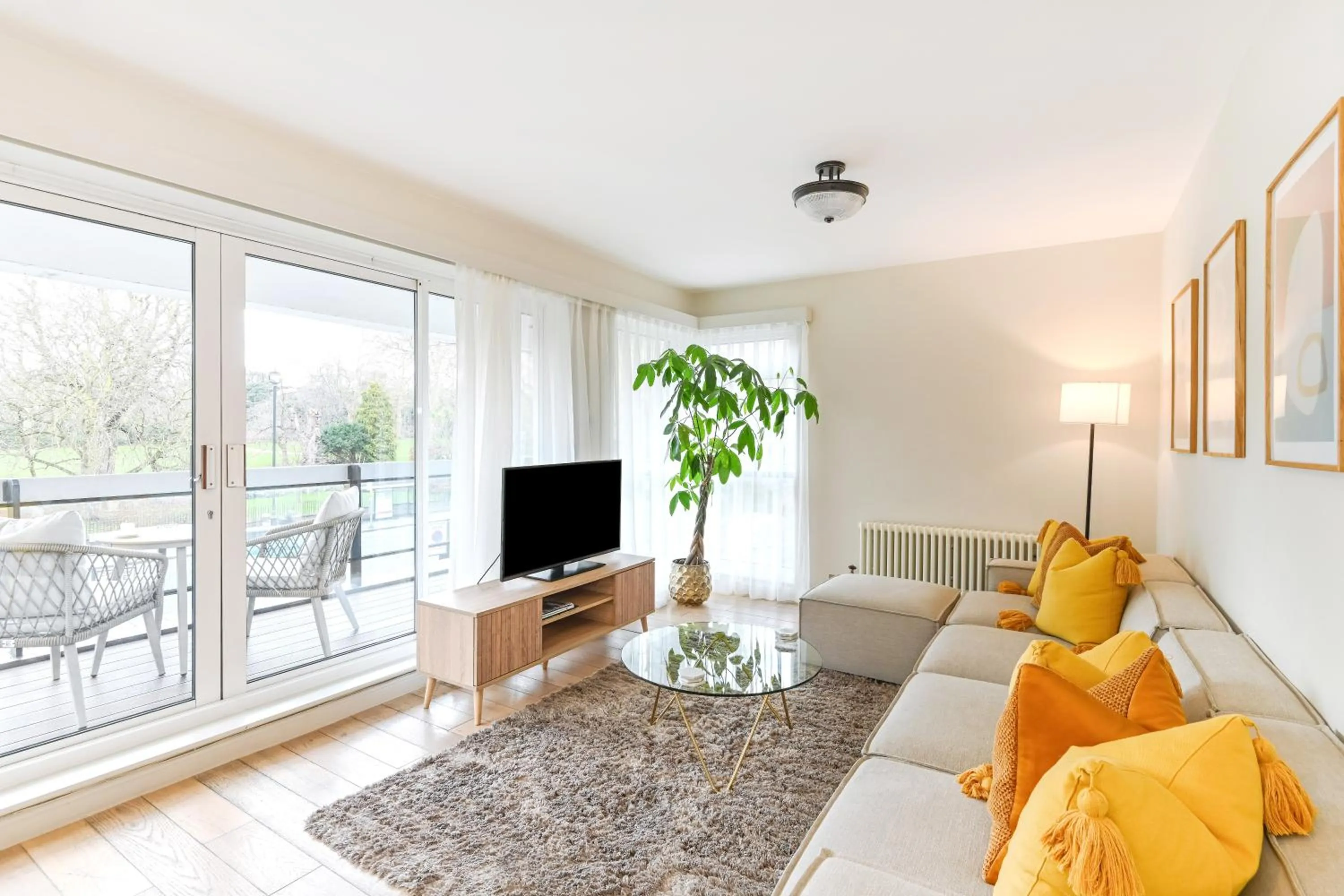 TV and multimedia in Buckingham & Lloyds