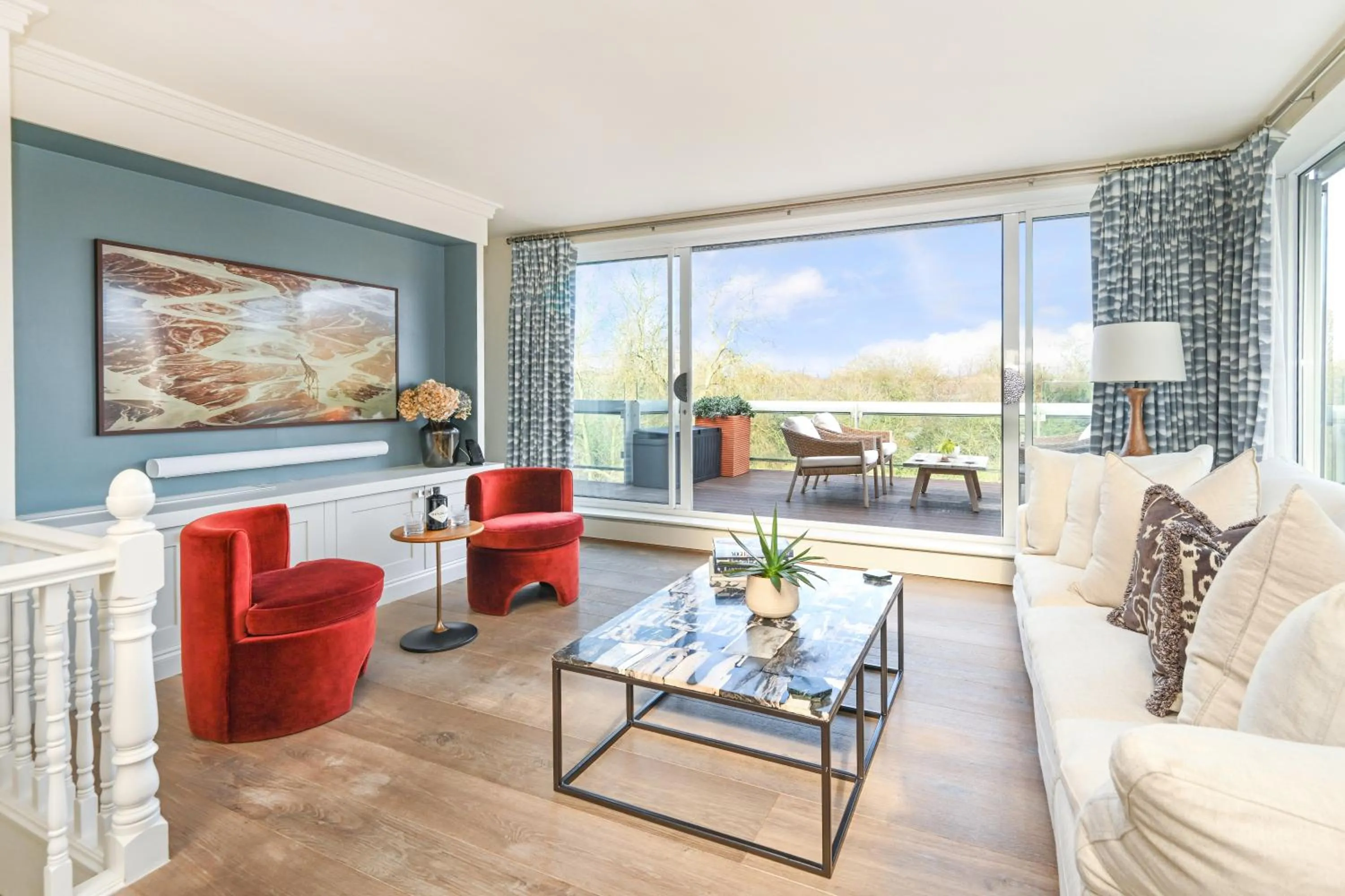 TV and multimedia in Buckingham & Lloyds