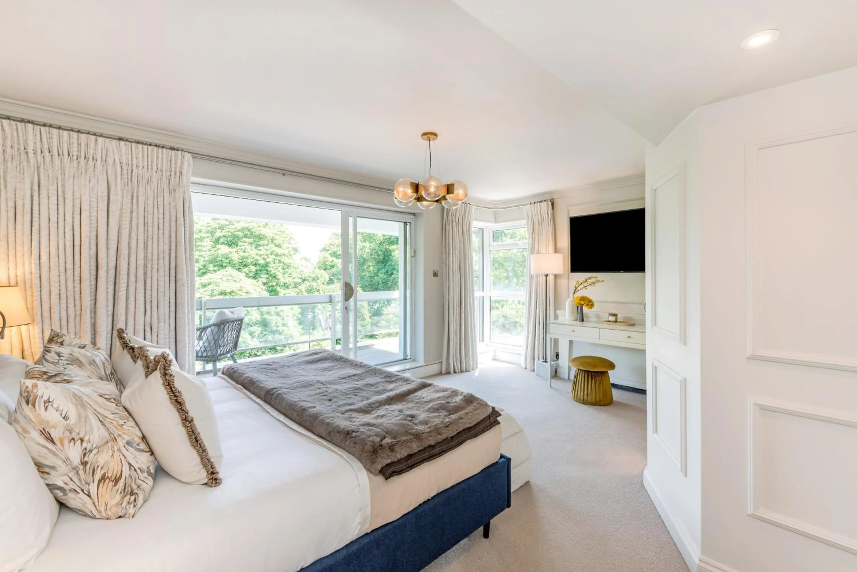 Bed in Buckingham & Lloyds