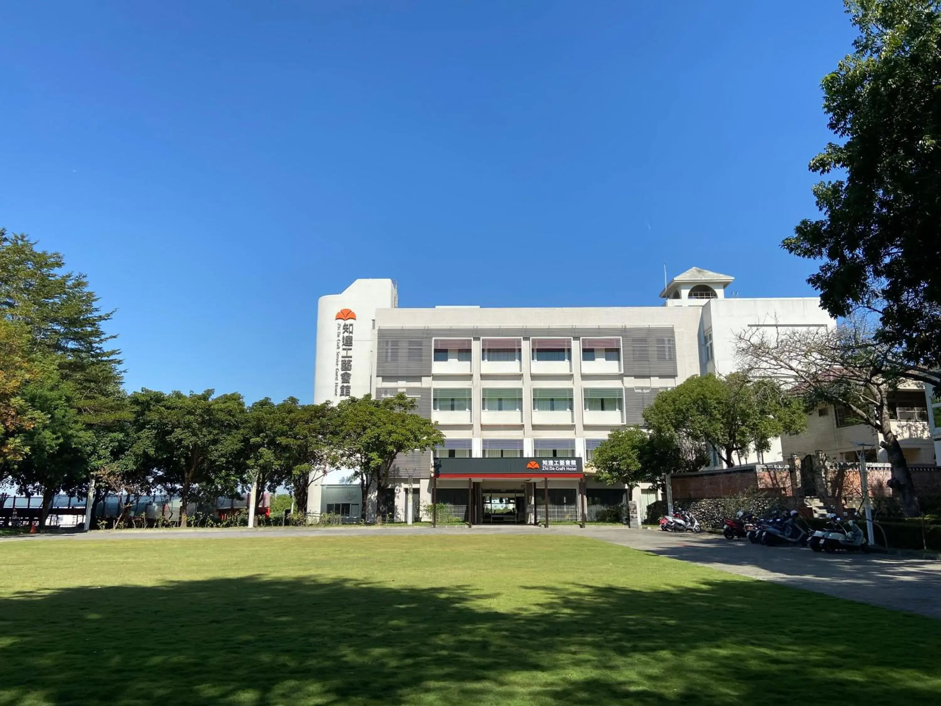 Property building in Zhi Da Craft Service Guest House Property building in Zhi Da Craft Service Guest House