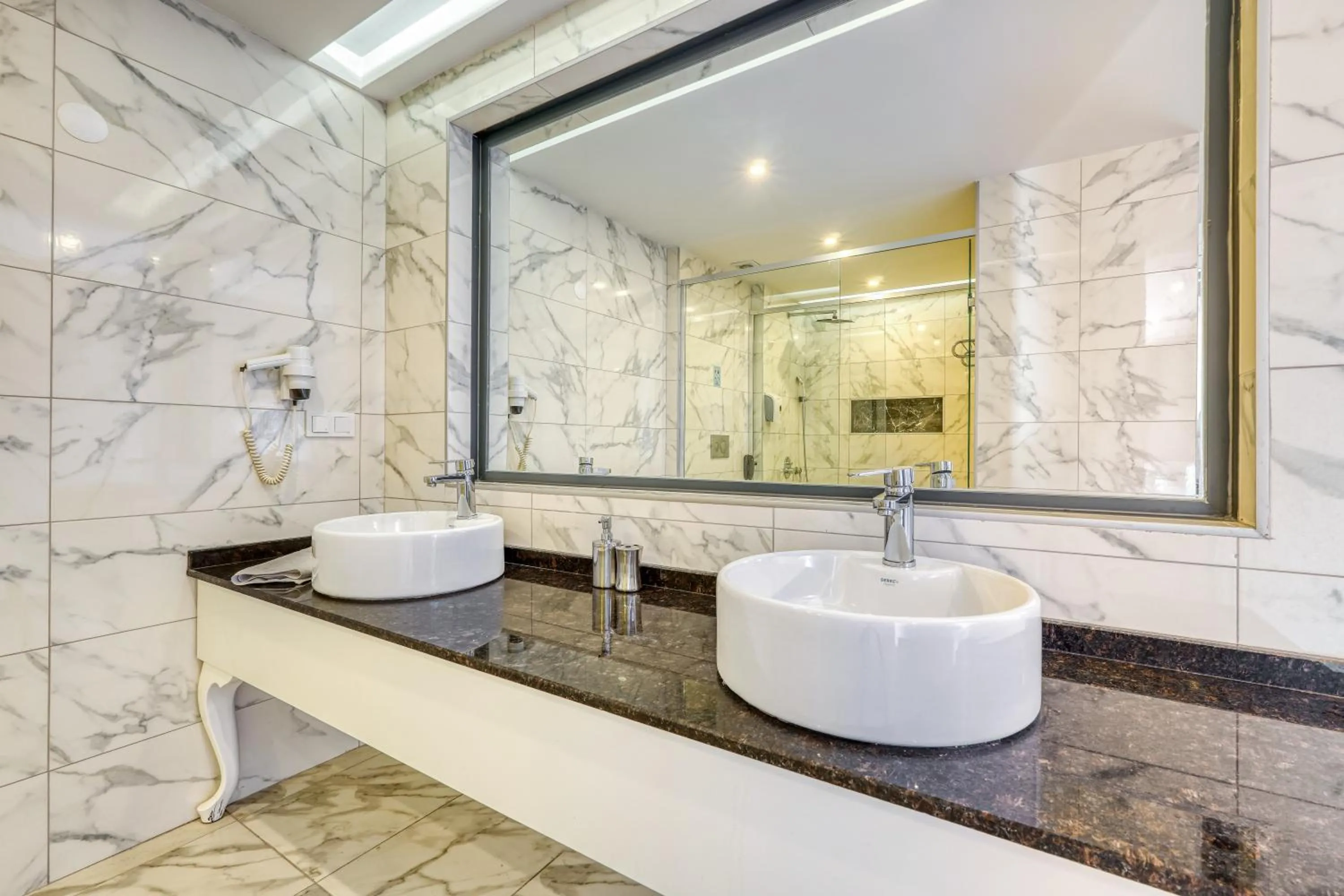 Shower in Sey Beach Hotel & Spa