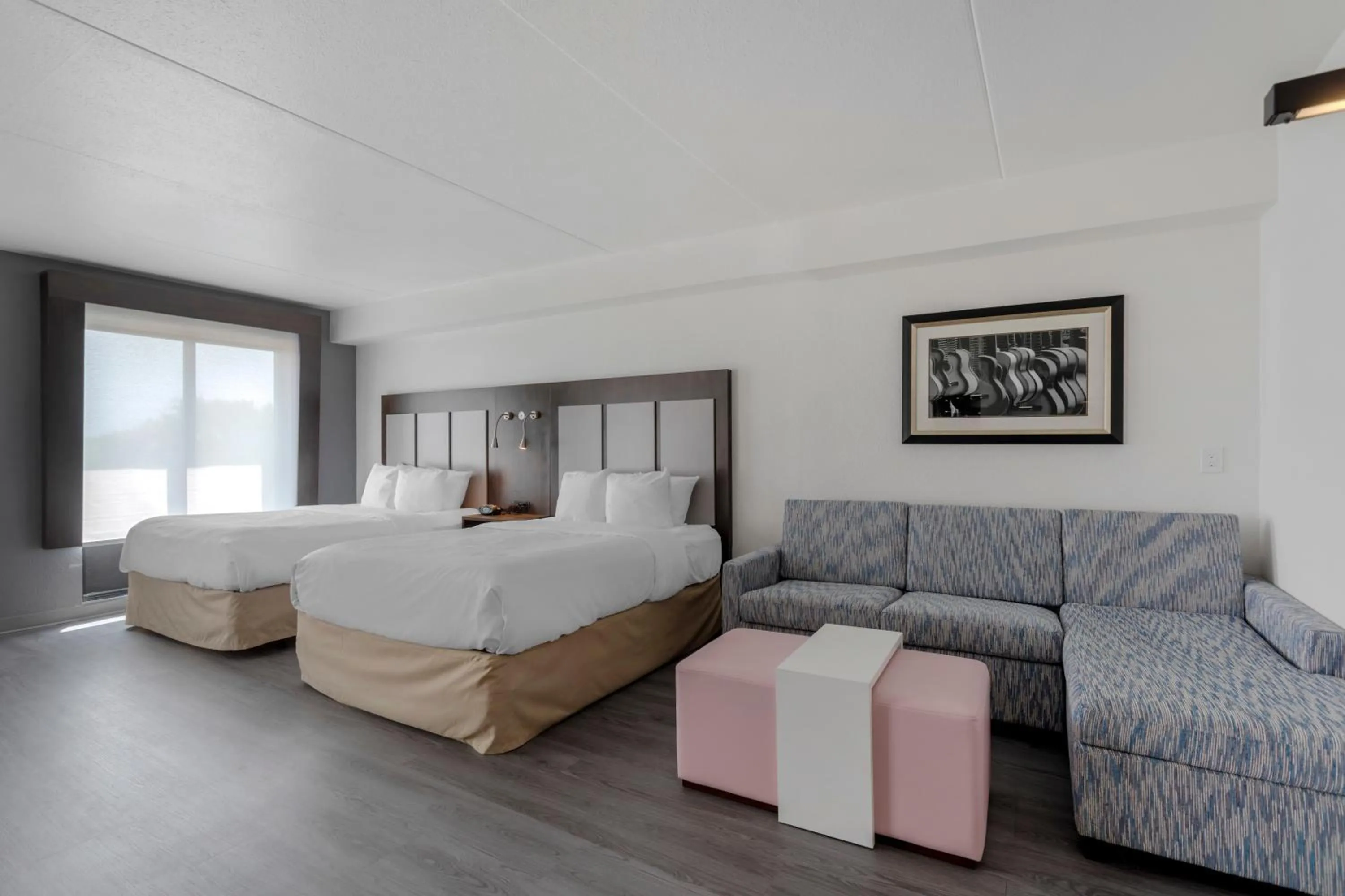 Seating area, Bed in Comfort Suites Mt Juliet-Nashville Area