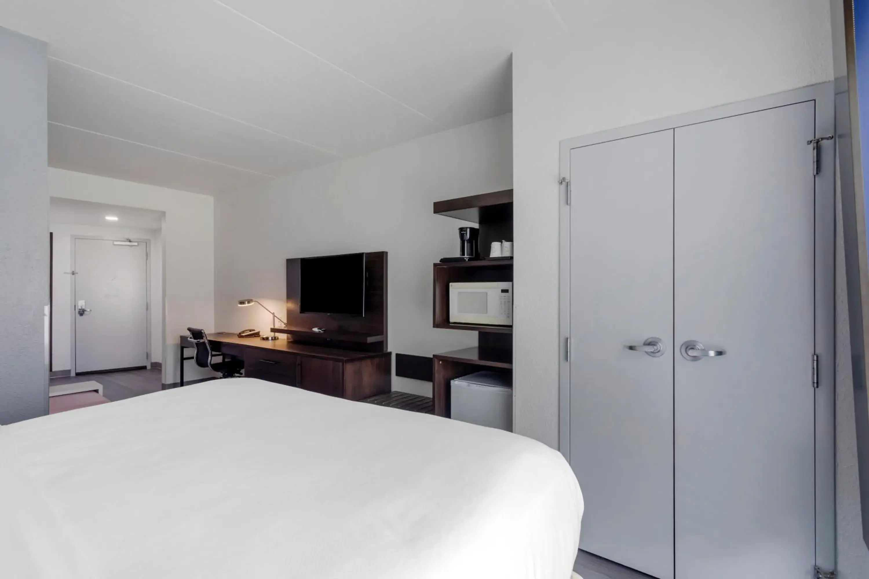 TV and multimedia, Bed in Comfort Suites Mt Juliet-Nashville Area TV and multimedia, Bed in Comfort Suites Mt Juliet-Nashville Area