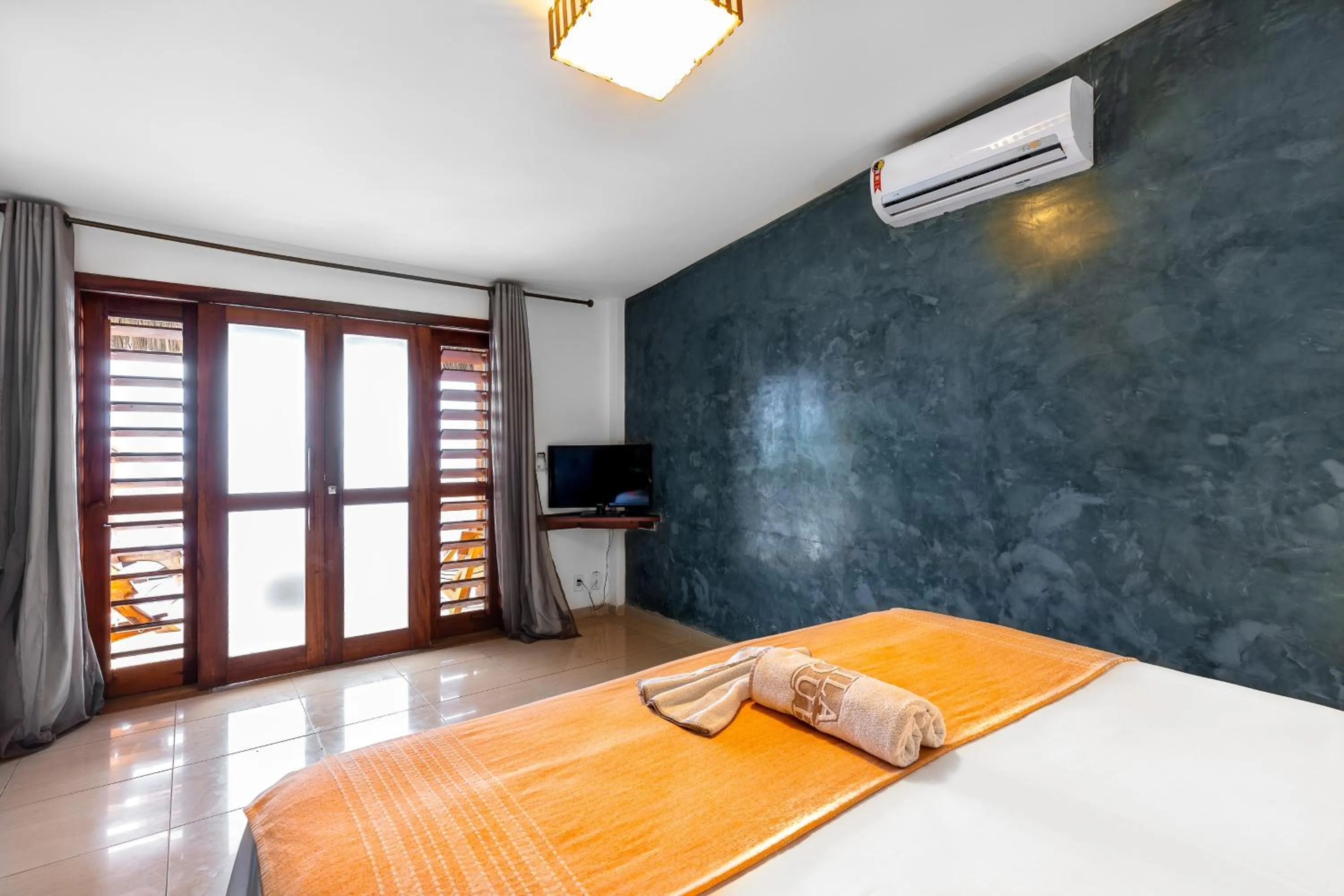 air conditioner, Bed in Vila Coqueiros Boutique Hotel