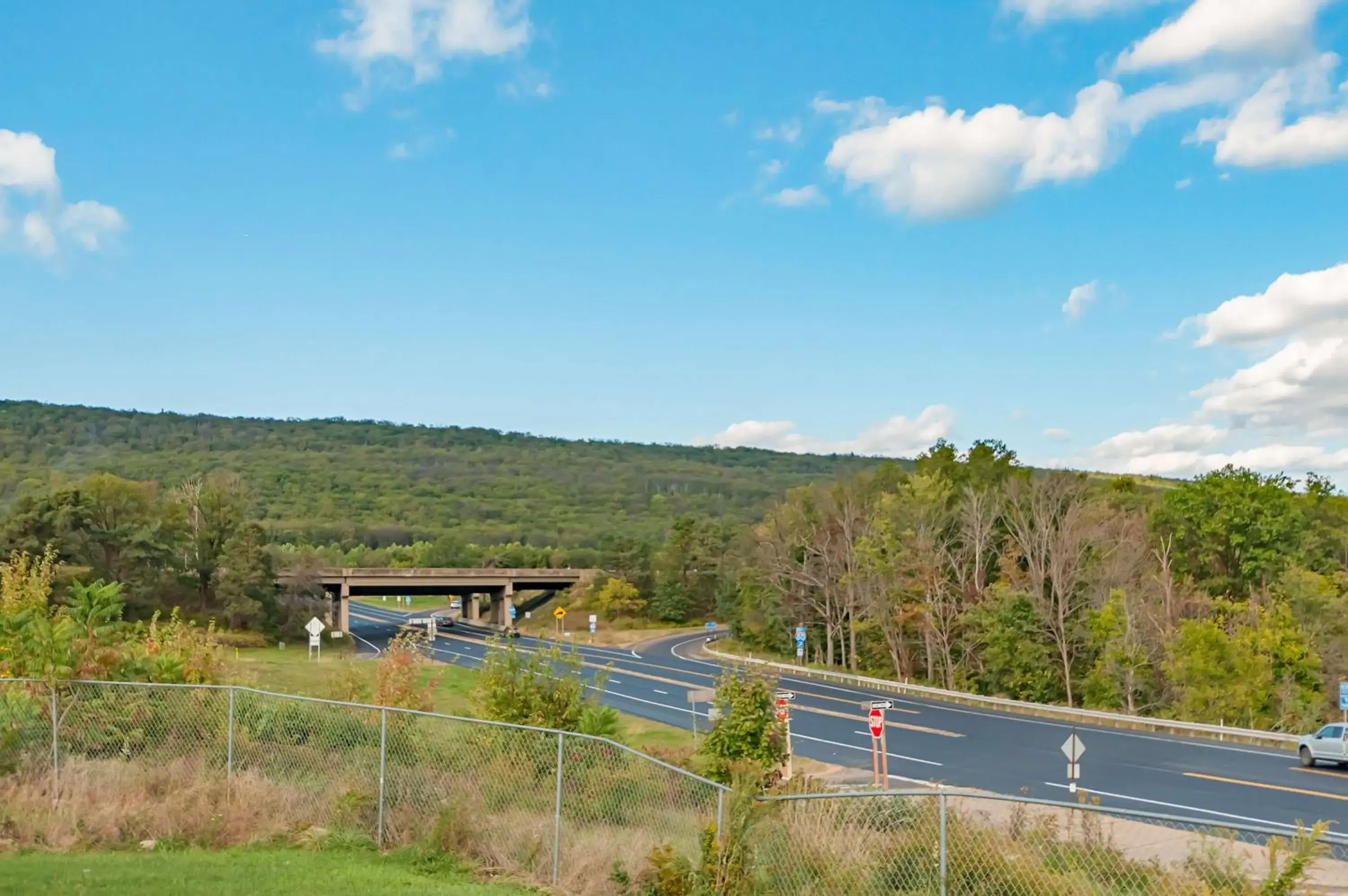 Property building in Motel 6-Drums Property building in Motel 6-Drums