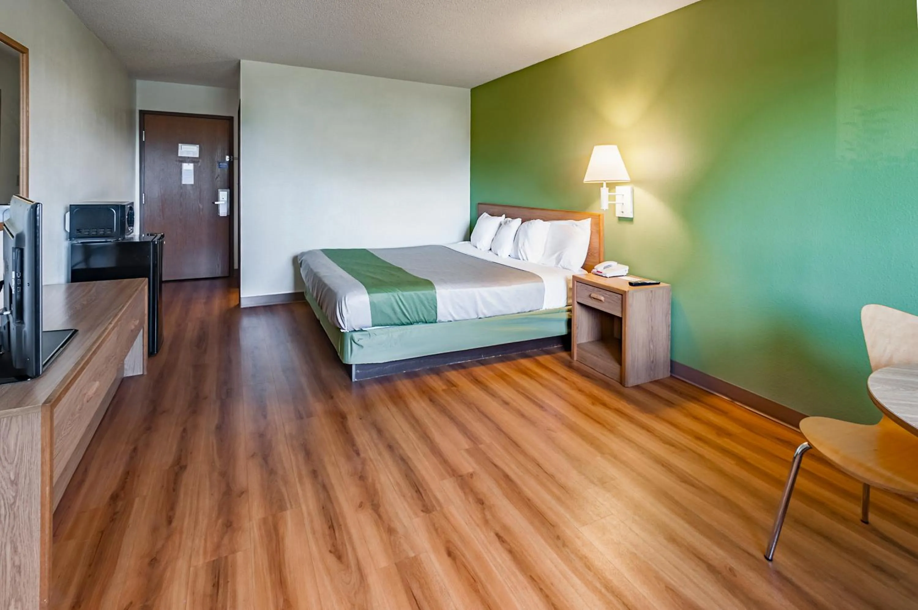 Bed in Motel 6-Drums