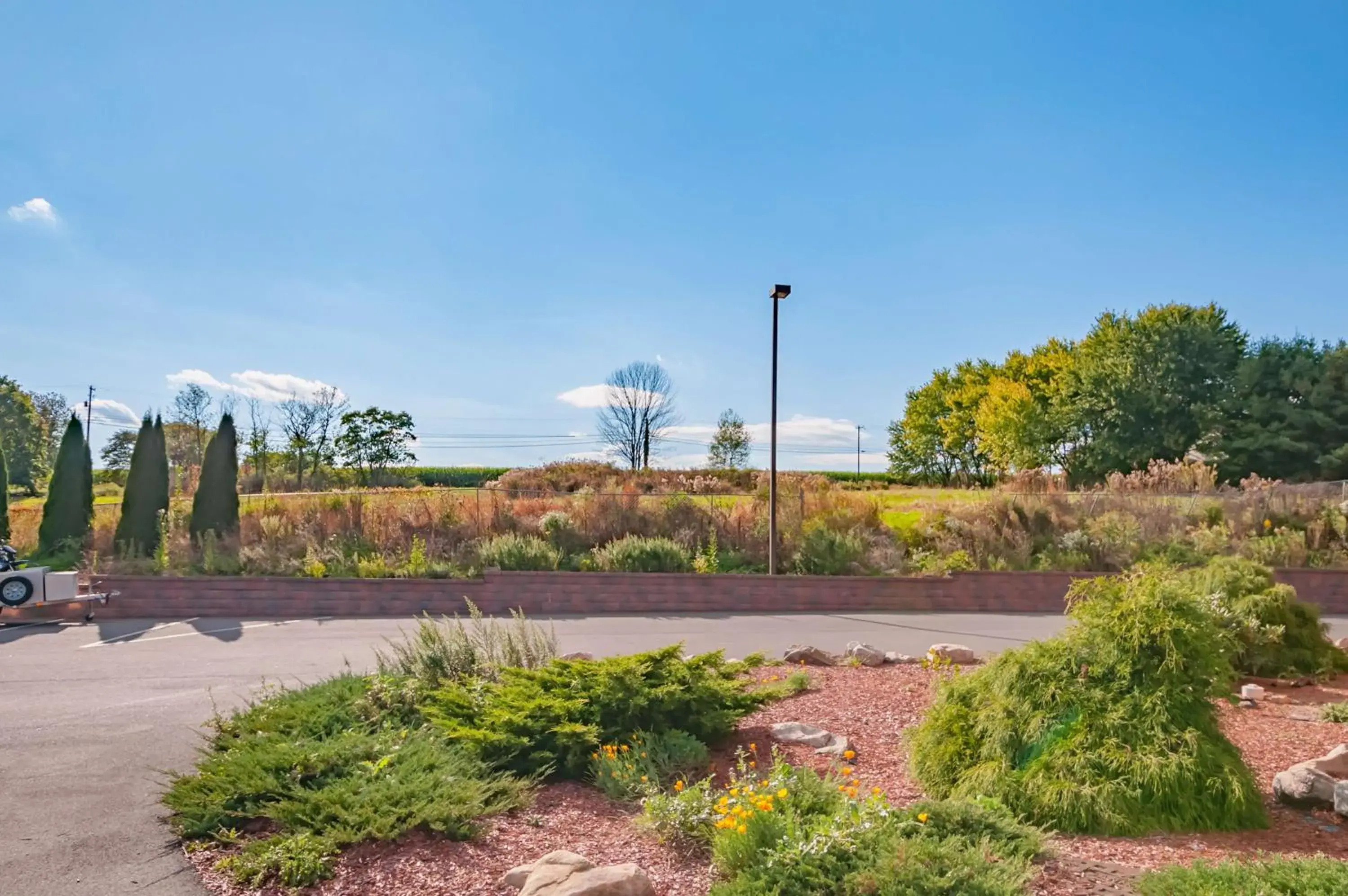 Property building in Motel 6-Drums Property building in Motel 6-Drums