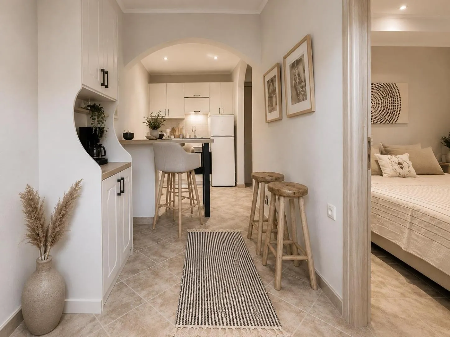 Kitchen or kitchenette, Bed in Kaloudis Studios & Apartments