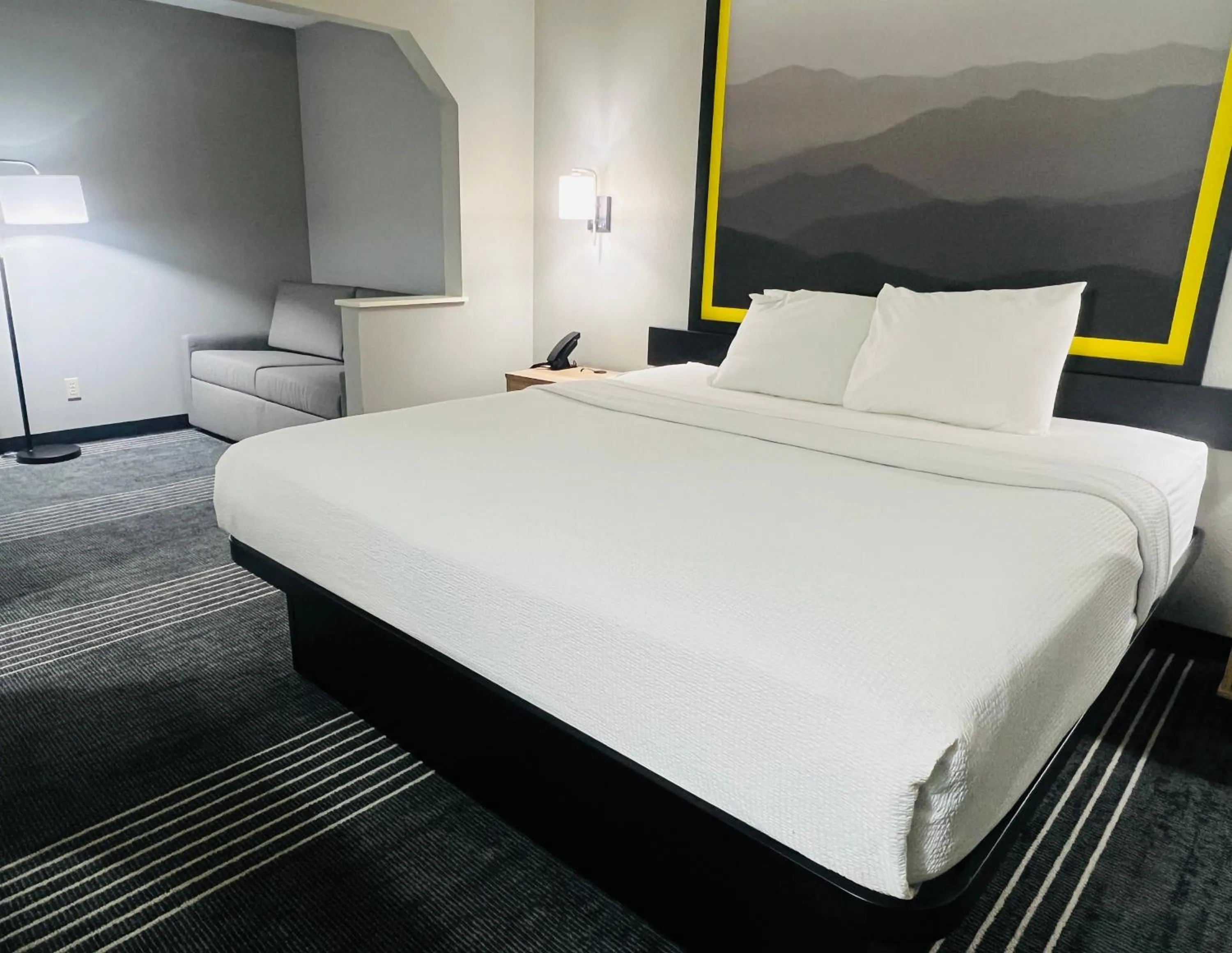 Bedroom, Bed in Super 8 by Wyndham Chattanooga East - Hamilton Place